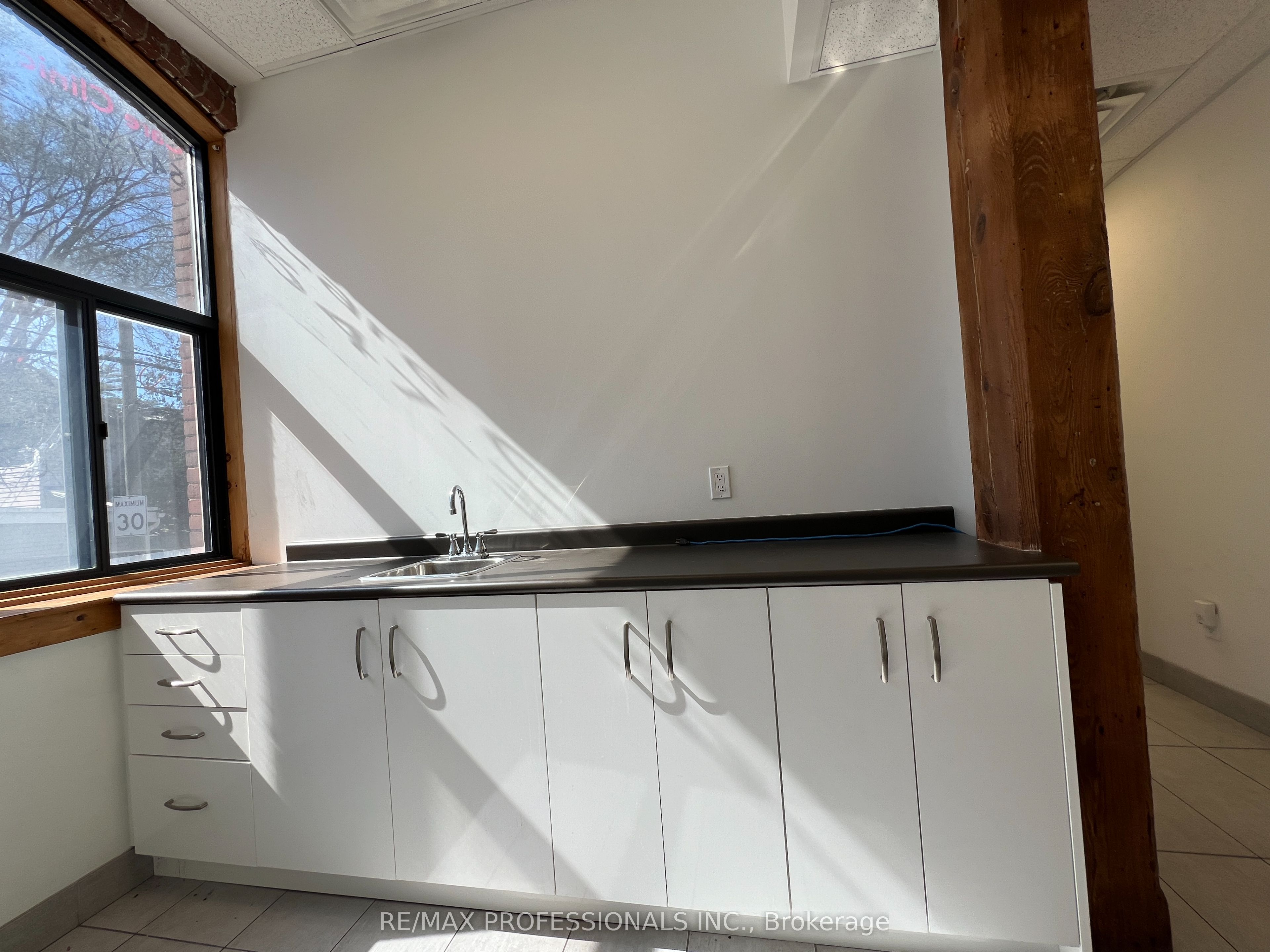 #unit 2 - 290 Shuter Street Property Photo 13