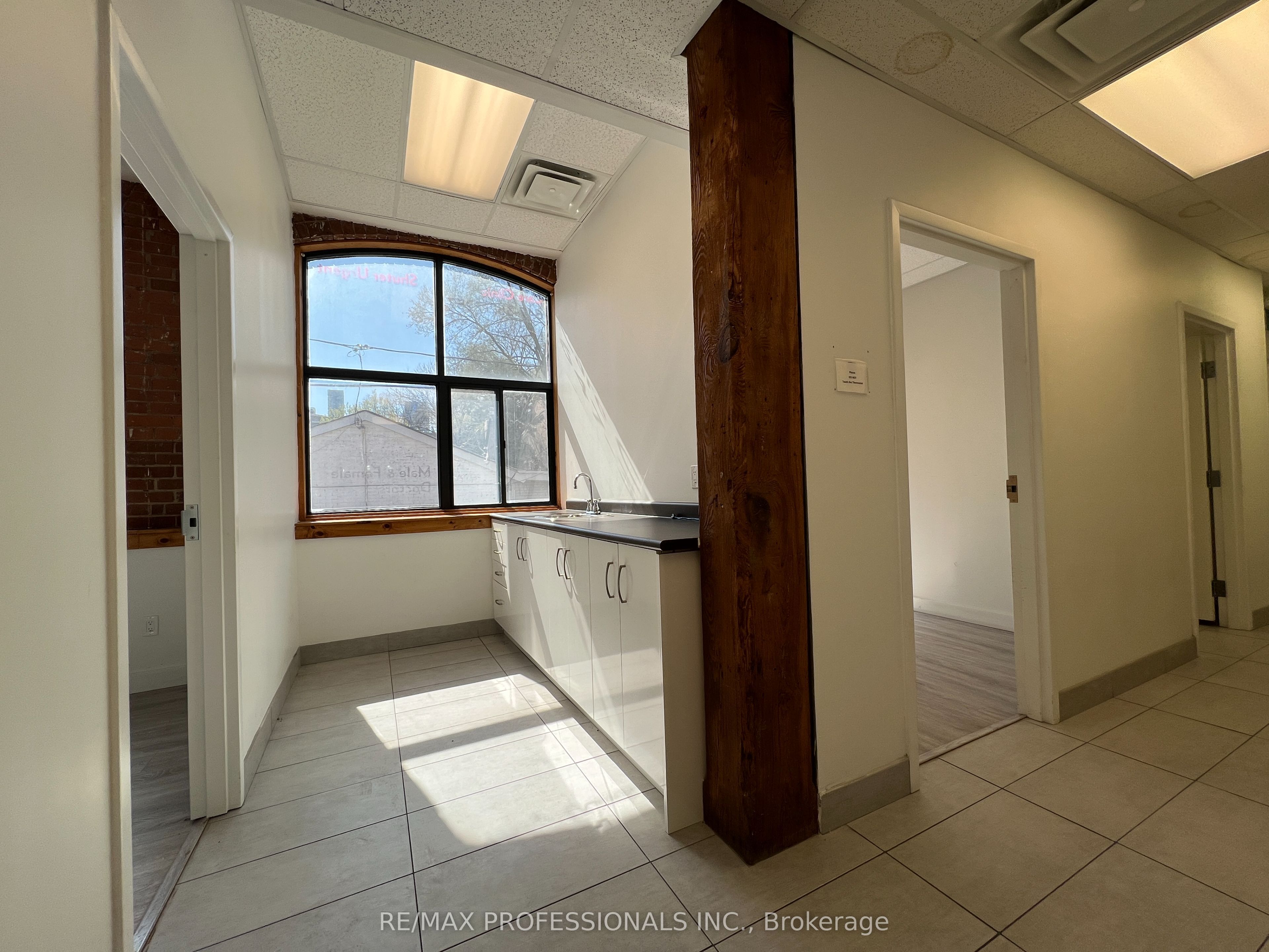 #unit 2 - 290 Shuter Street Property Photo 15