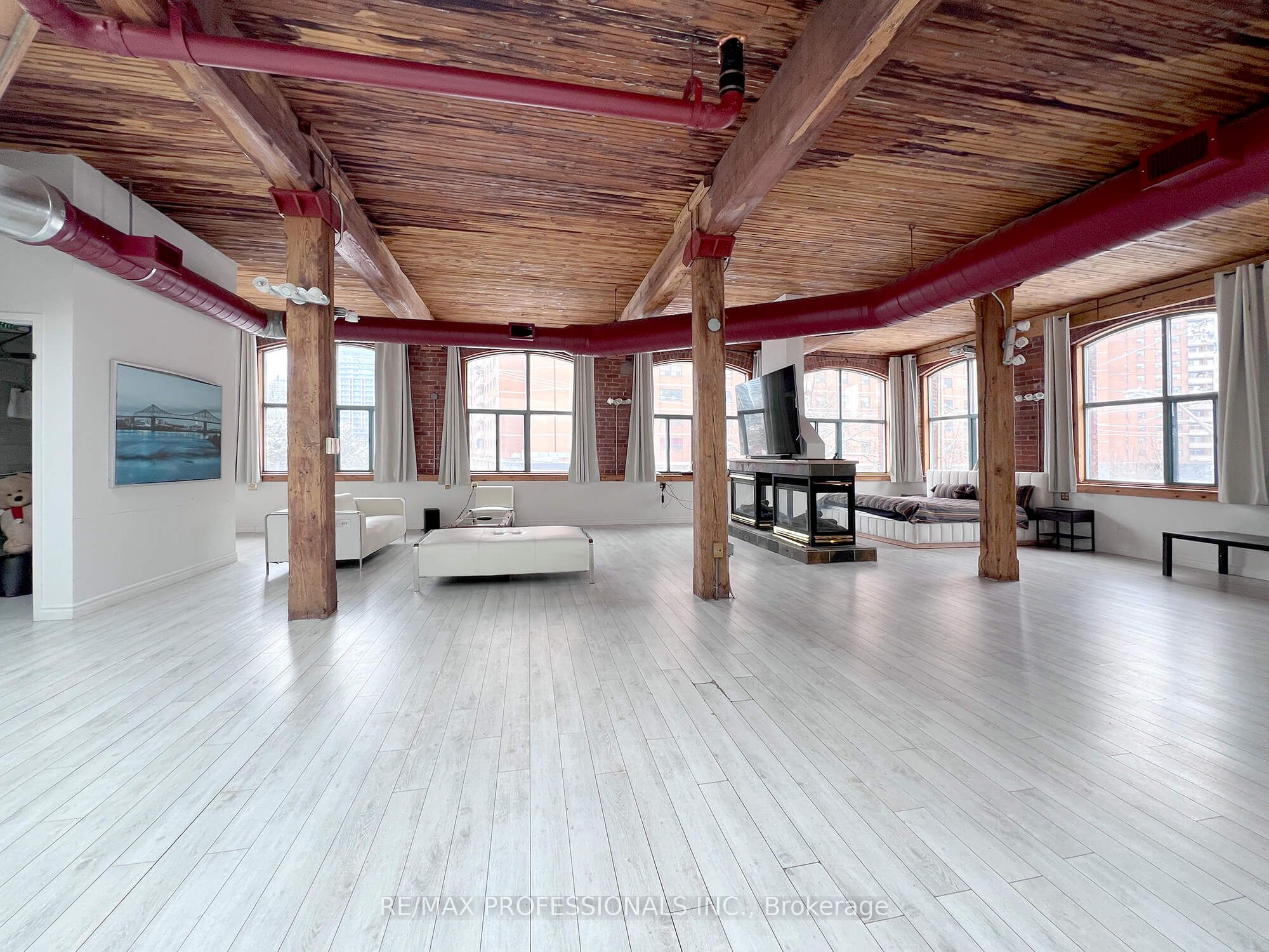 #unit 3 - 290 Shuter Street Property Photo 3