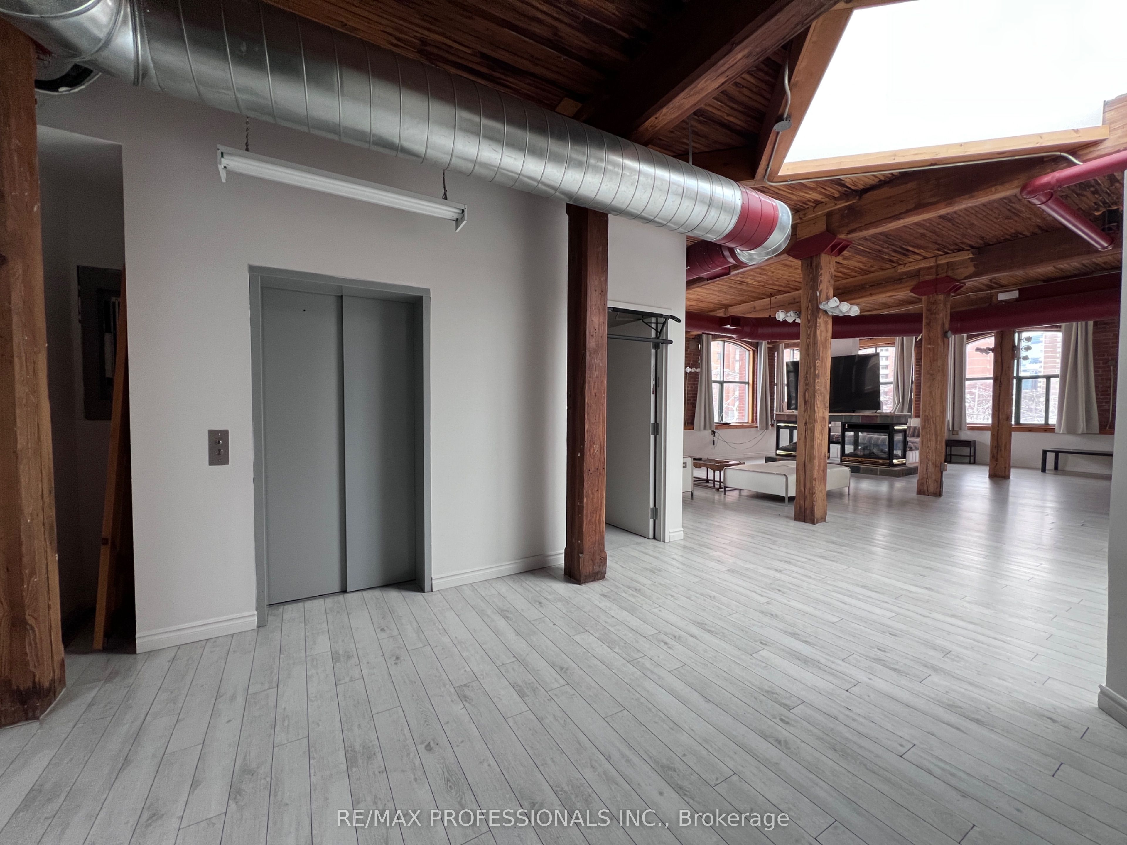 #unit 3 - 290 Shuter Street Property Photo 4