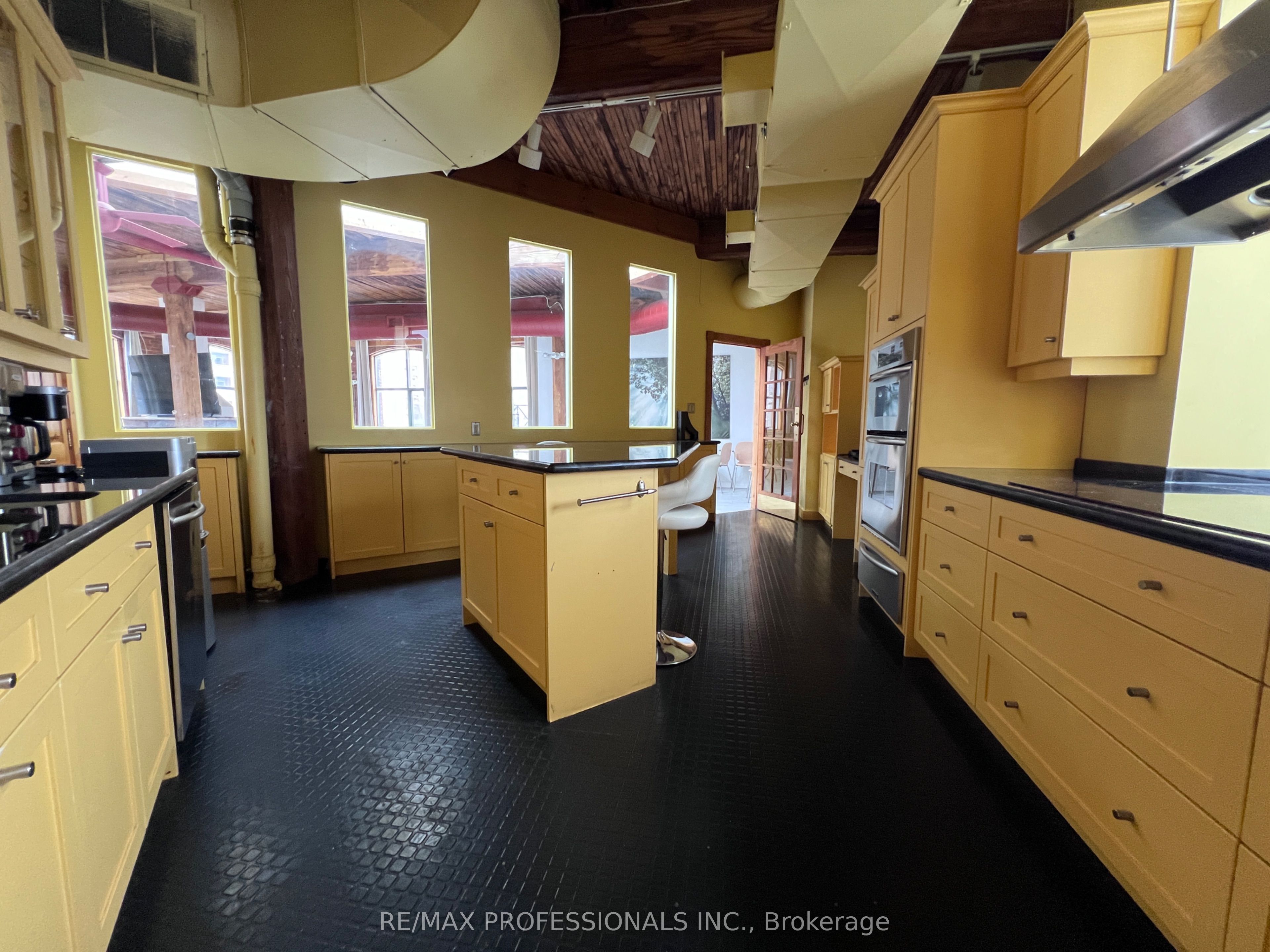 #unit 3 - 290 Shuter Street Property Photo 9