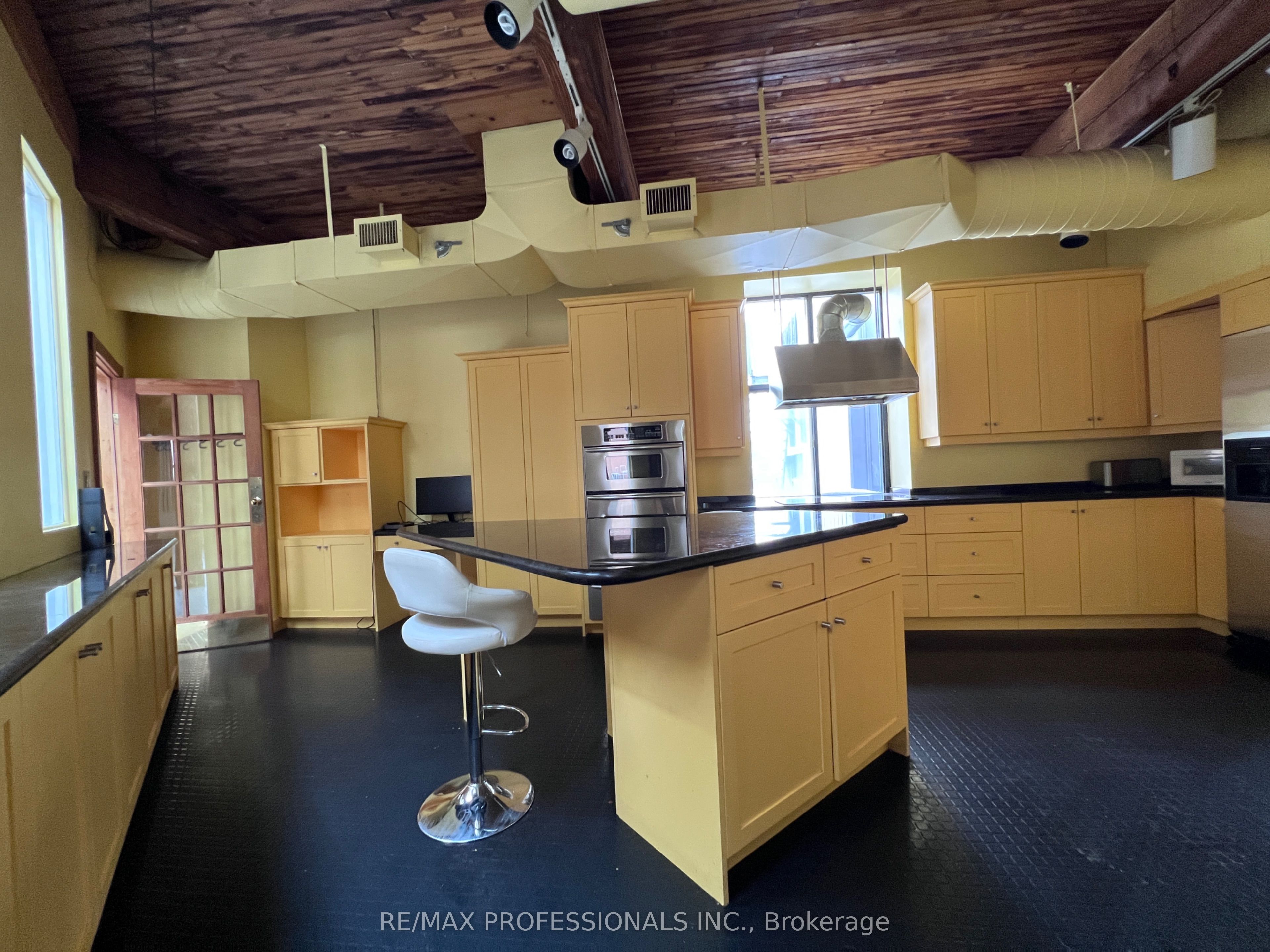 #unit 3 - 290 Shuter Street Property Photo 10