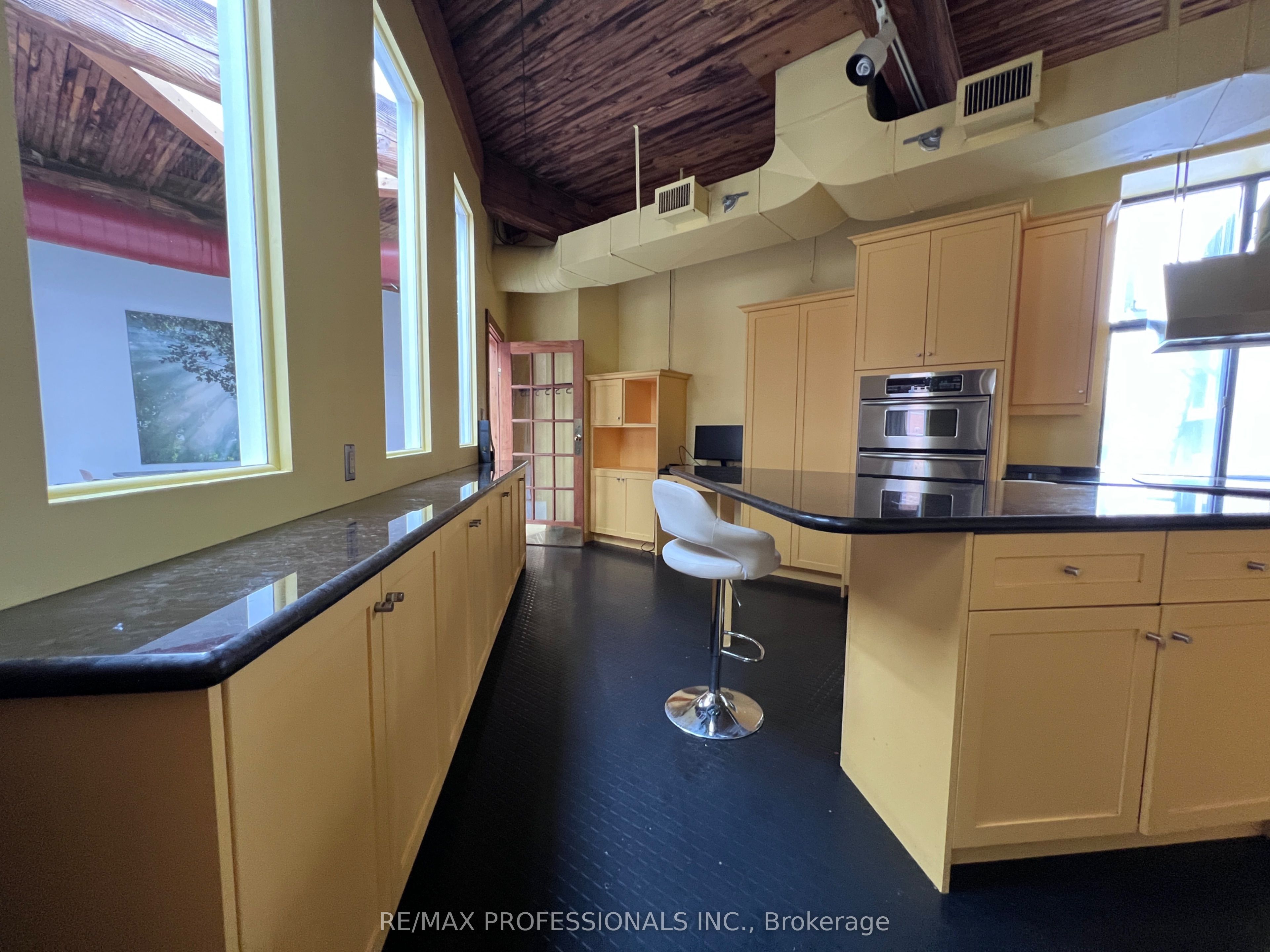 #unit 3 - 290 Shuter Street Property Photo 11