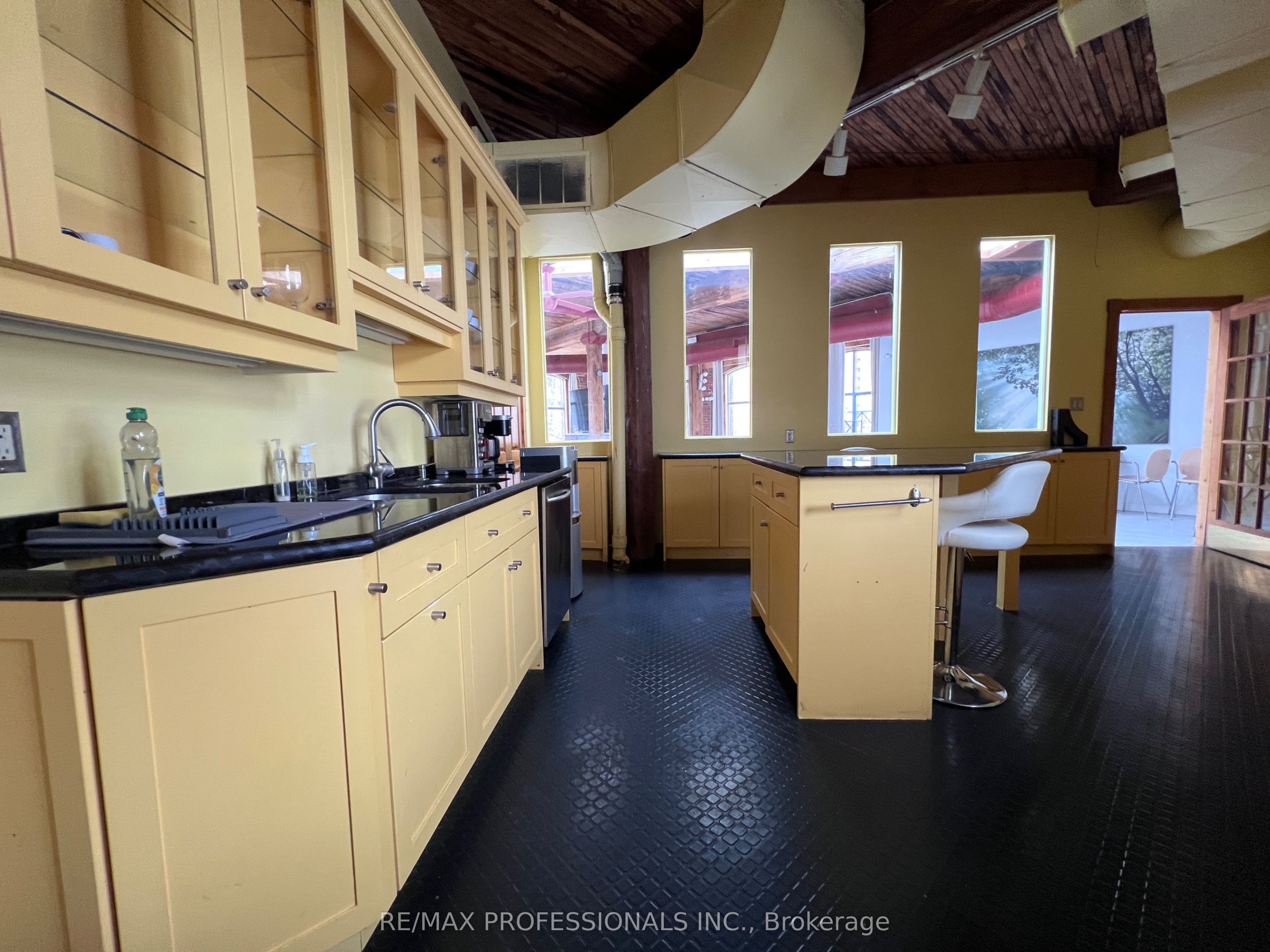 #unit 3 - 290 Shuter Street Property Photo 12