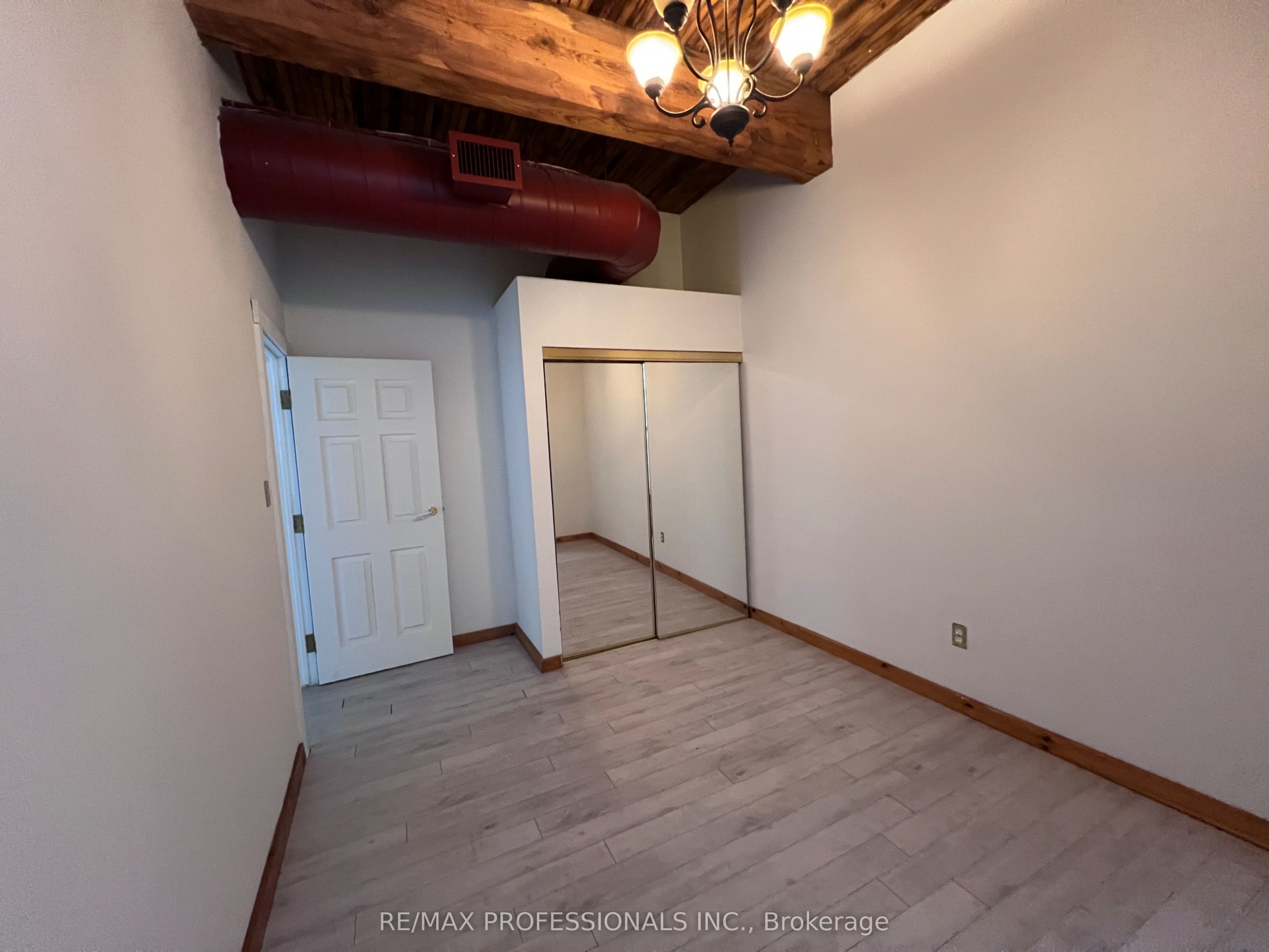 #unit 3 - 290 Shuter Street Property Photo 18