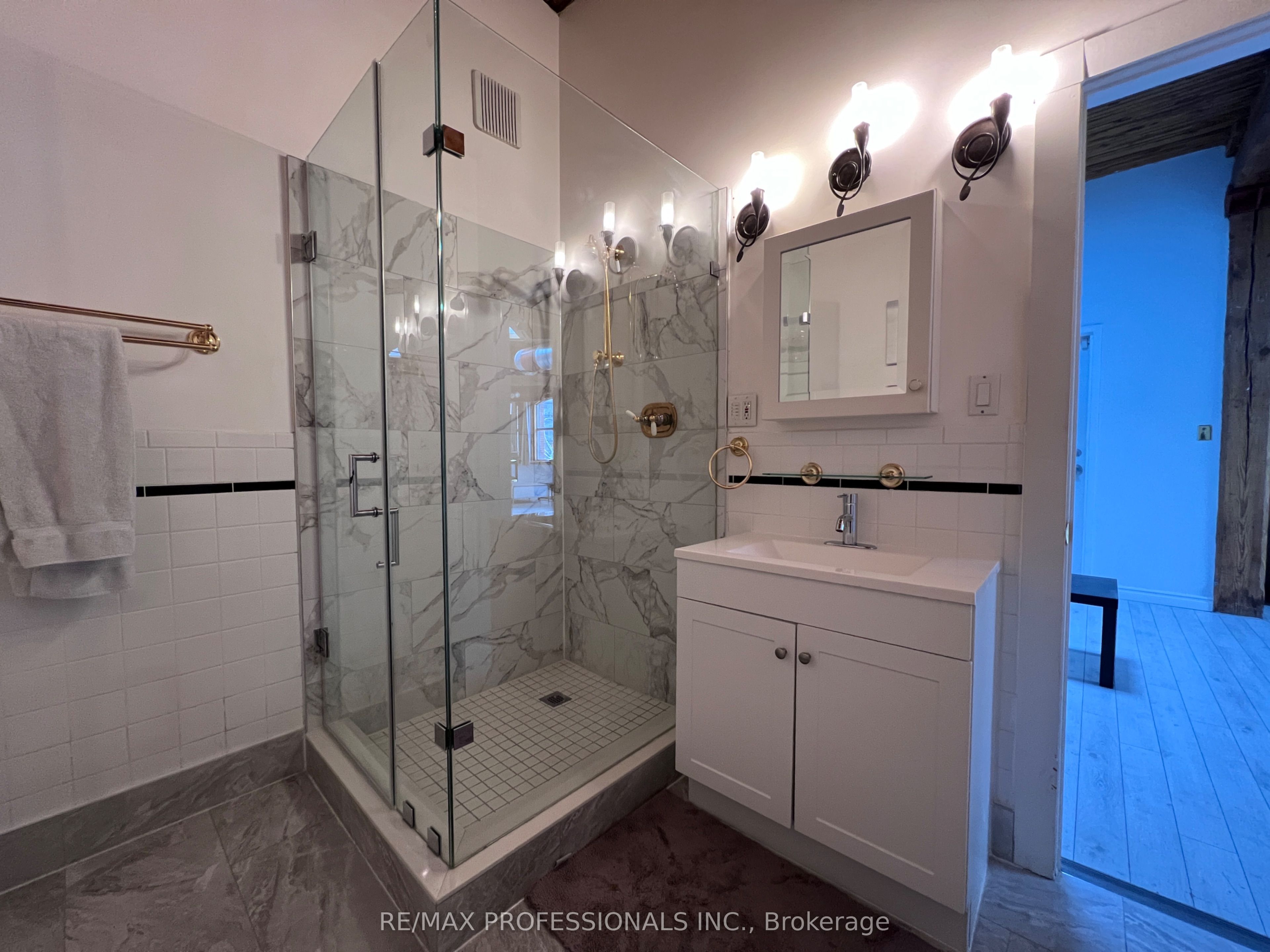 #unit 3 - 290 Shuter Street Property Photo 23
