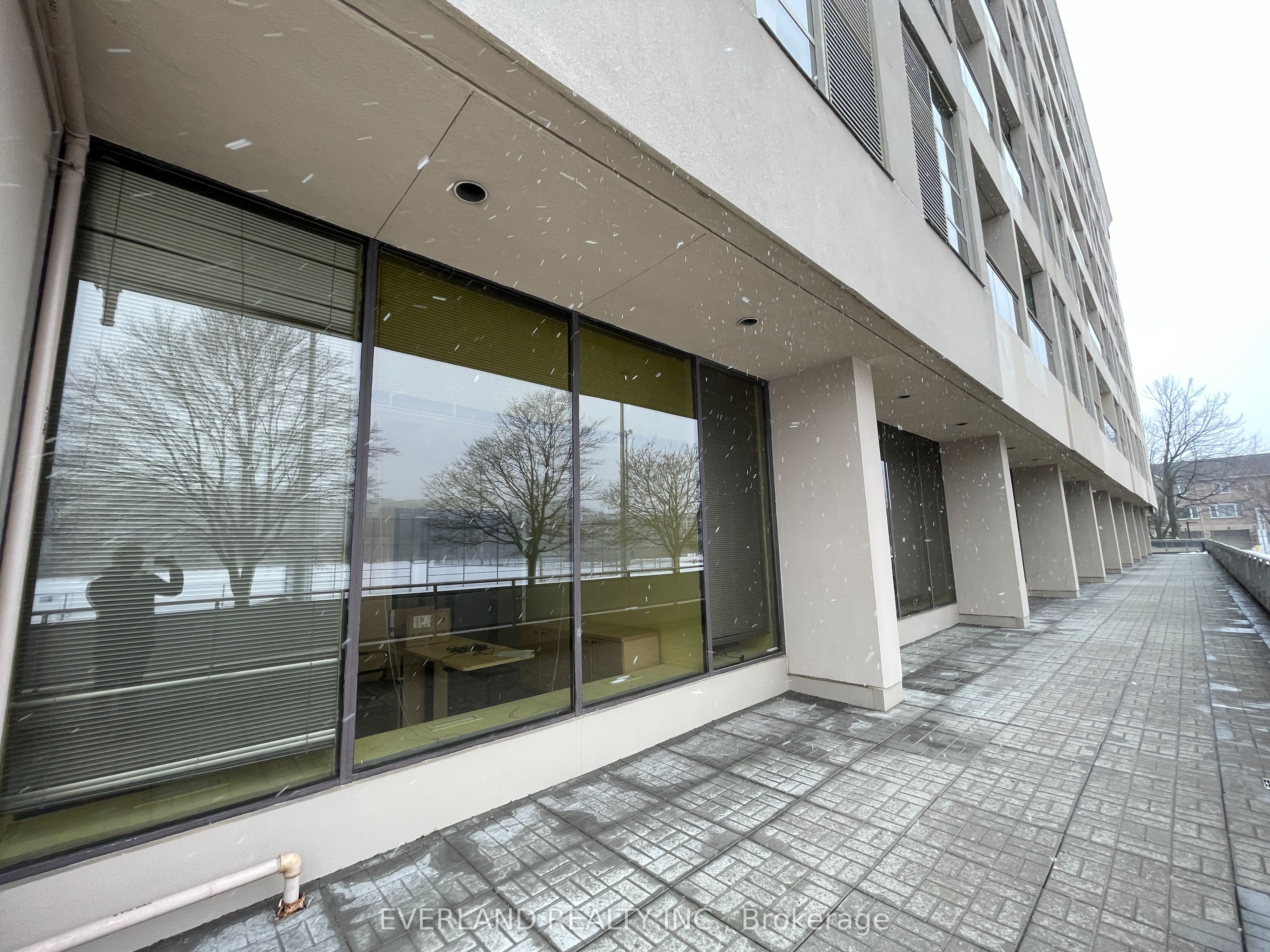#7 - 1 Leaside Park Drive Property Photo 3