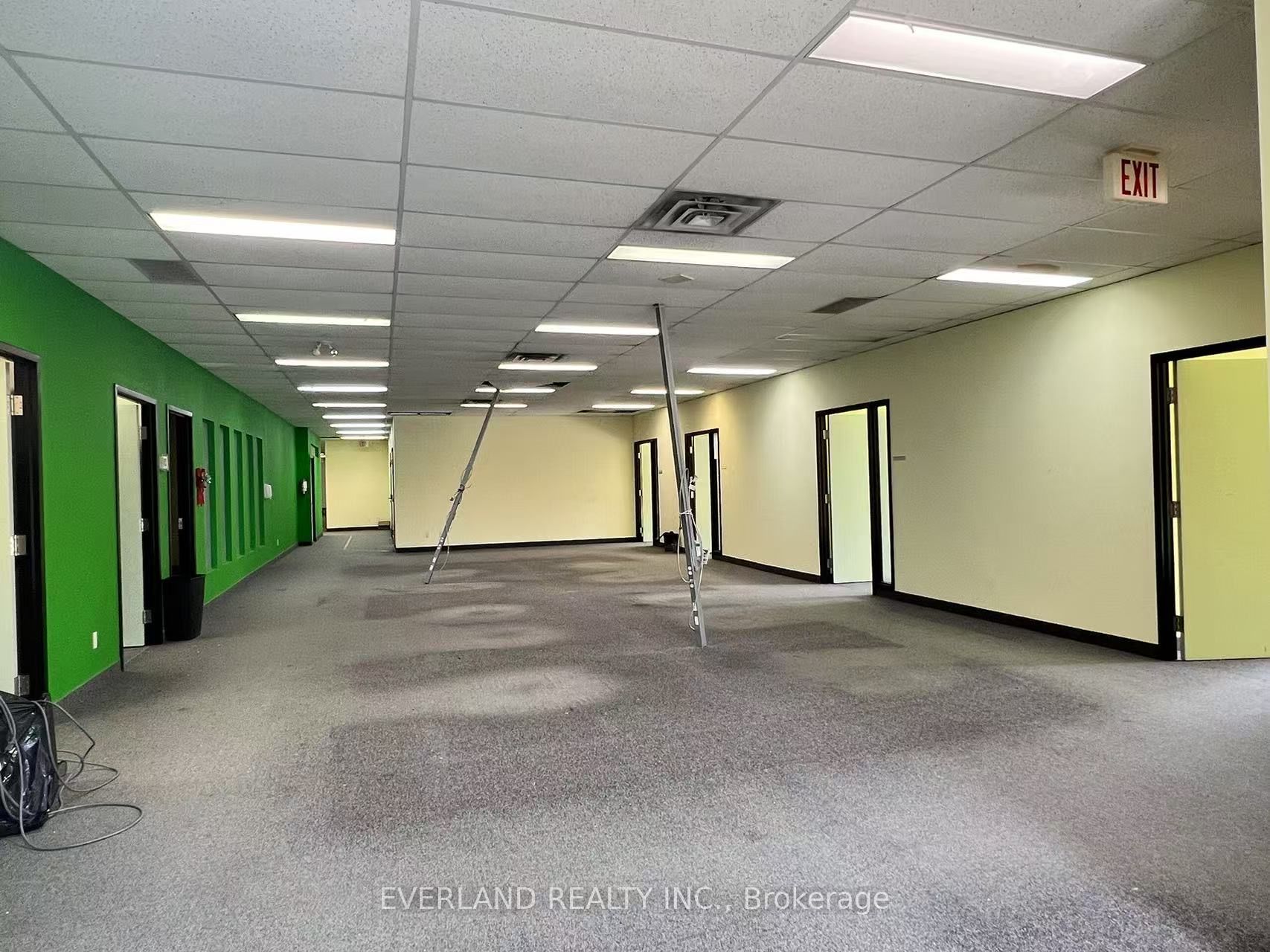 #7 - 1 Leaside Park Drive Property Photo 11