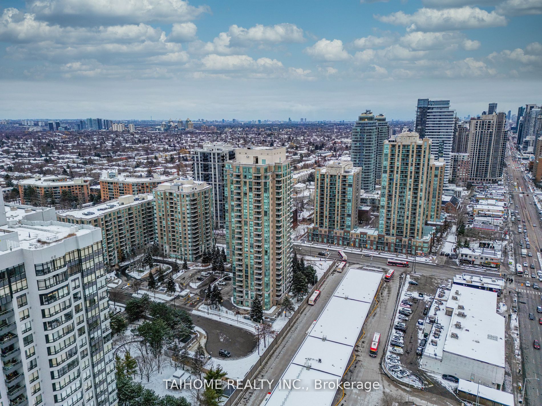#702 - 1 Pemberton Avenue Property Photo 2