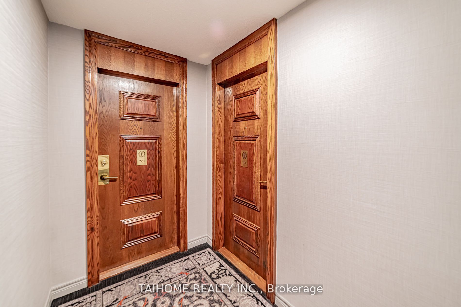 #702 - 1 Pemberton Avenue Property Photo 4