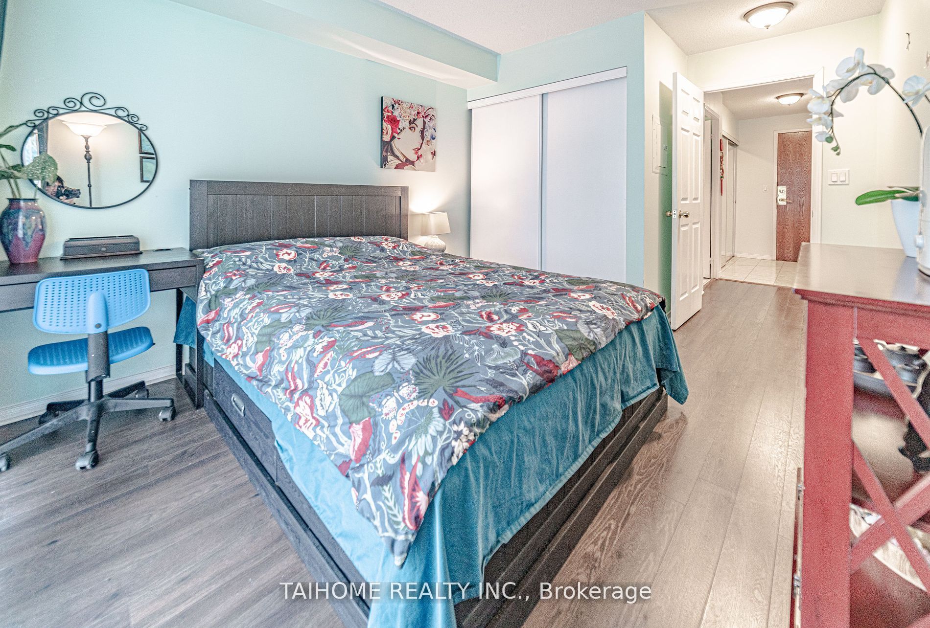 #702 - 1 Pemberton Avenue Property Photo 10