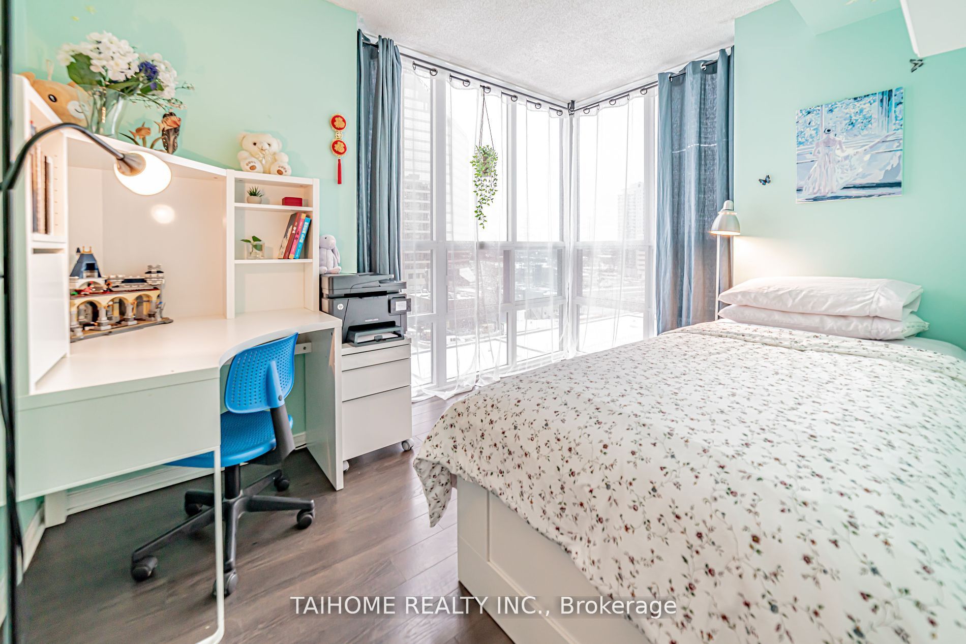 #702 - 1 Pemberton Avenue Property Photo 12