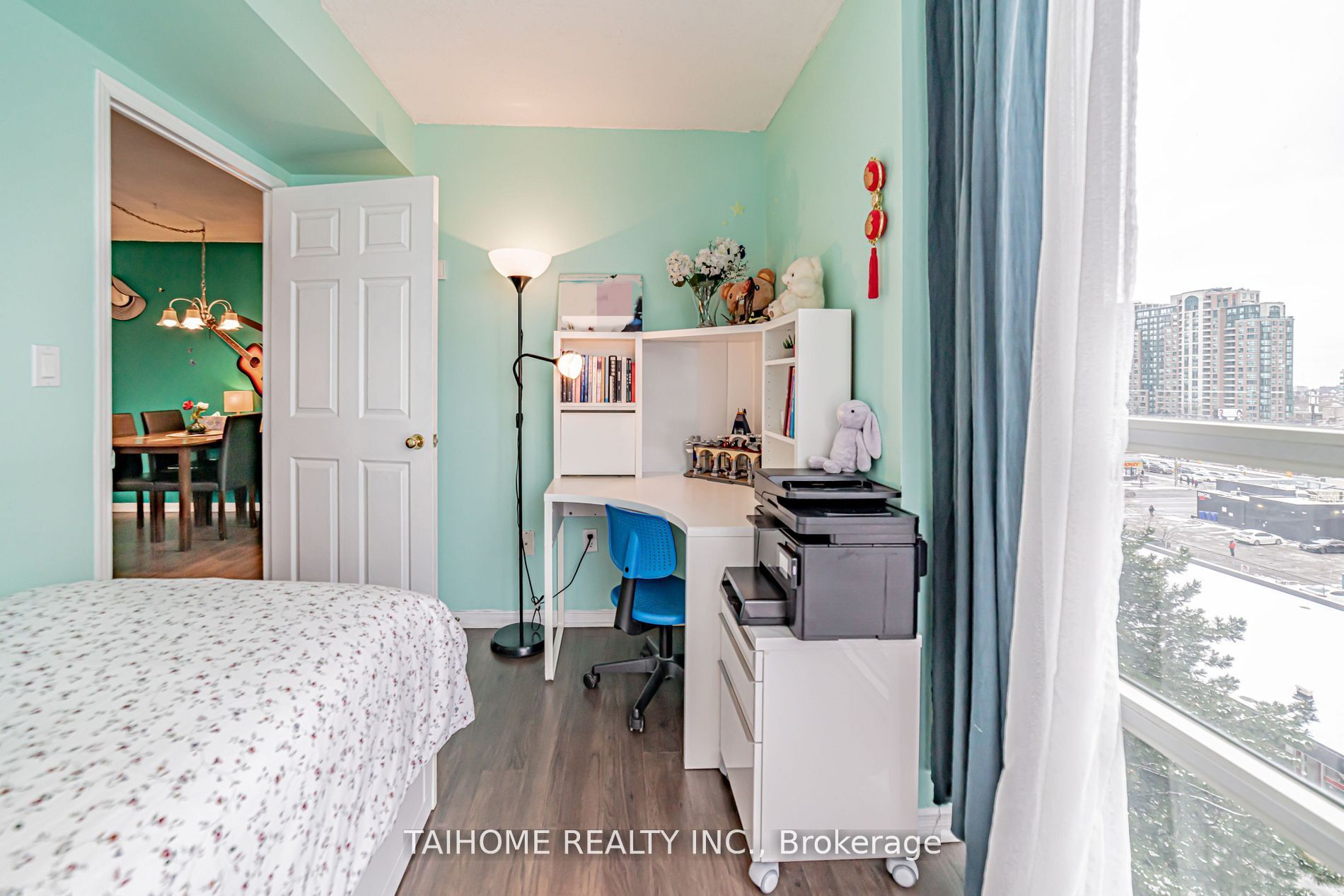 #702 - 1 Pemberton Avenue Property Photo 13