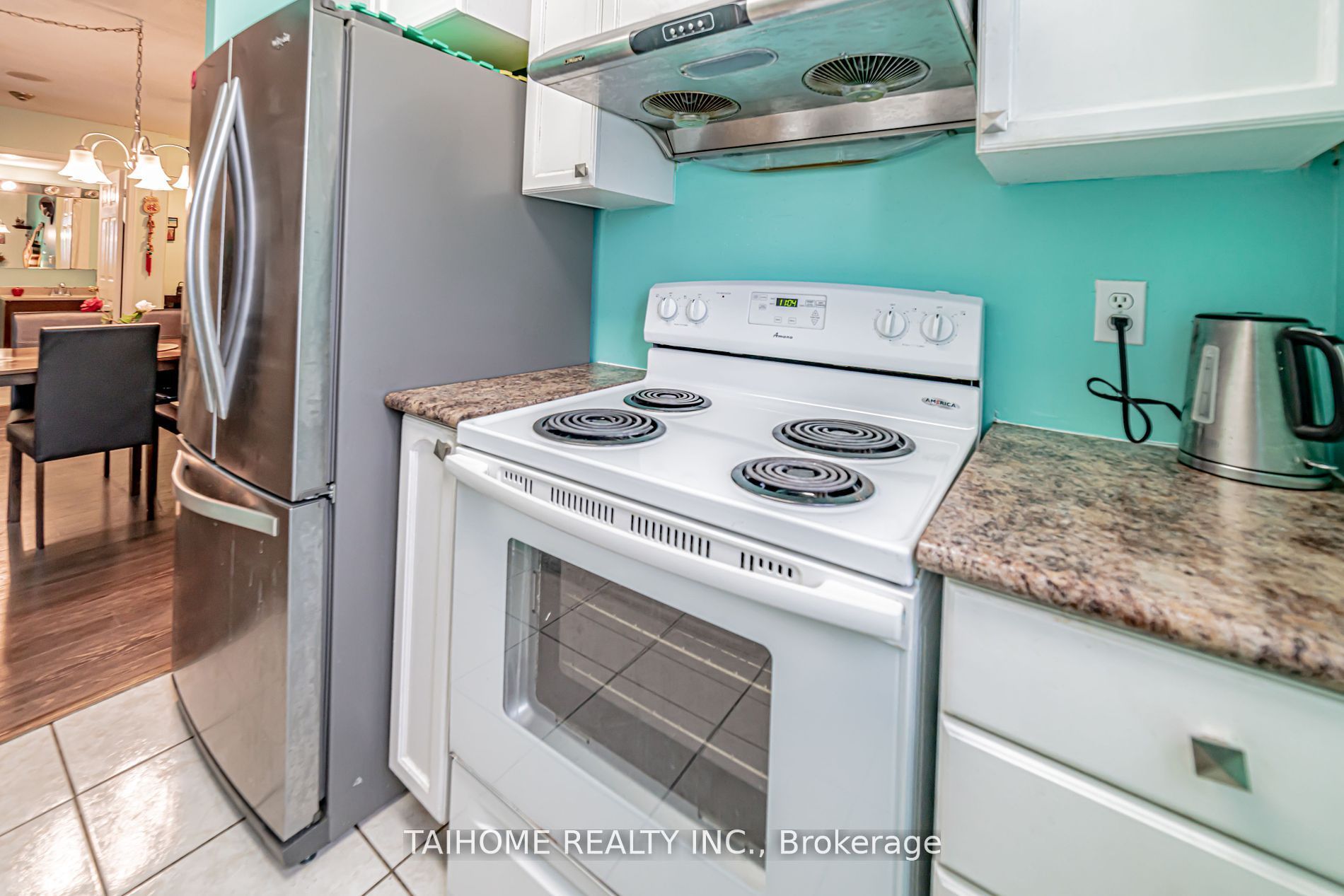 #702 - 1 Pemberton Avenue Property Photo 14