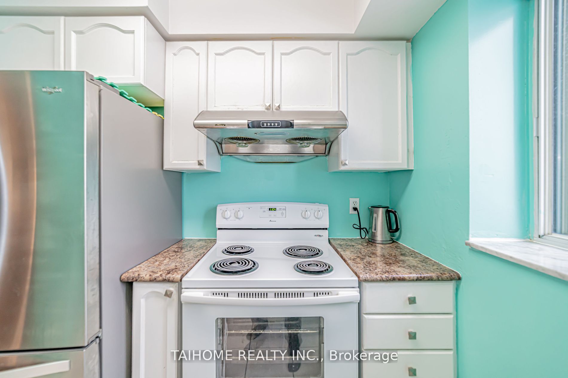 #702 - 1 Pemberton Avenue Property Photo 15