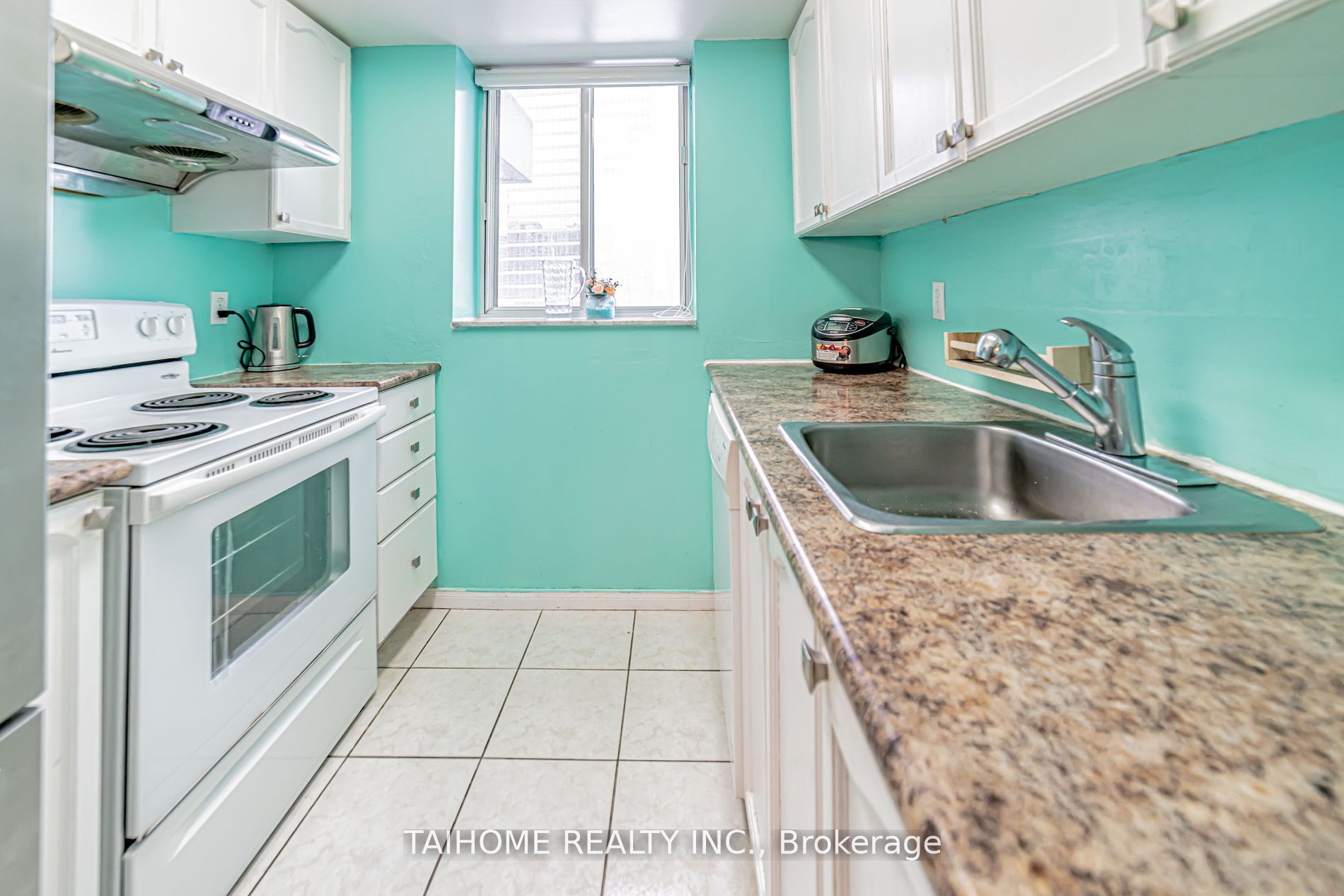 #702 - 1 Pemberton Avenue Property Photo 16