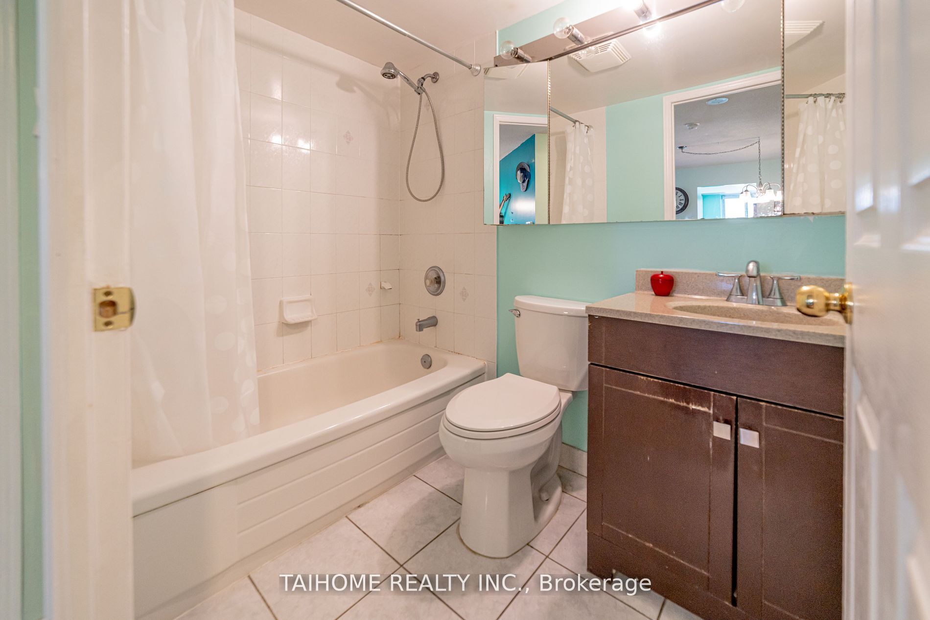 #702 - 1 Pemberton Avenue Property Photo 17
