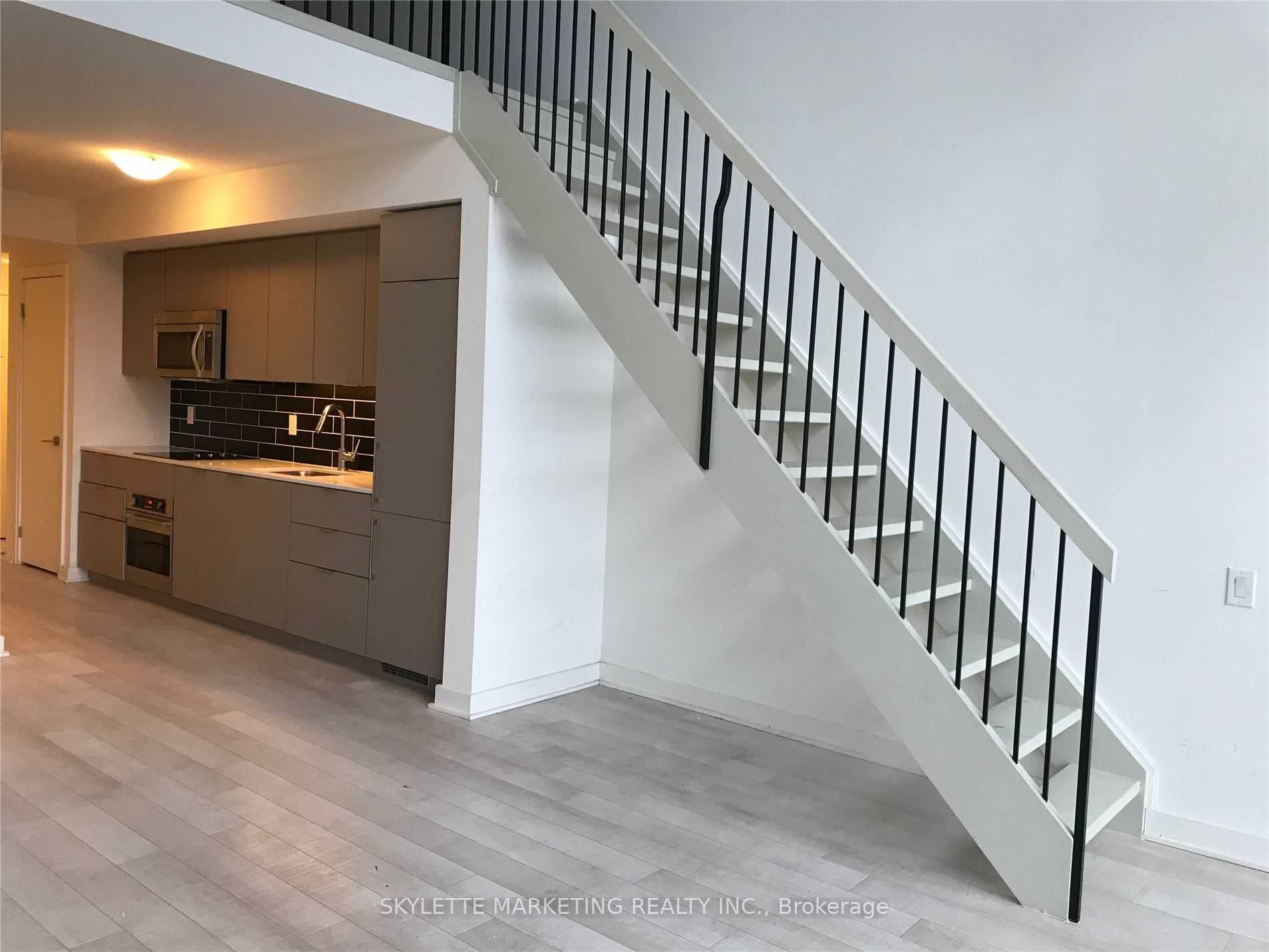 #436 - 5 Hanna Avenue Property Photo 3