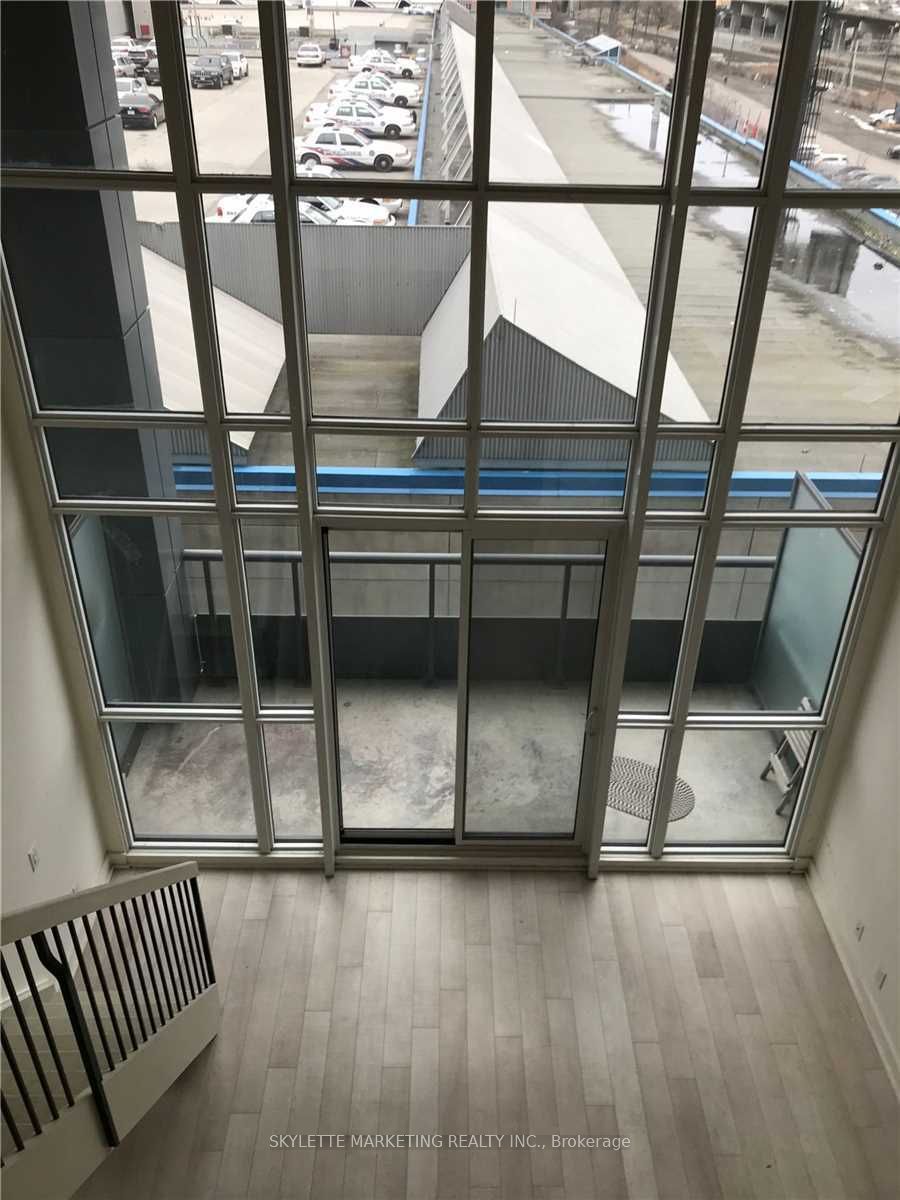 #436 - 5 Hanna Avenue Property Photo 5