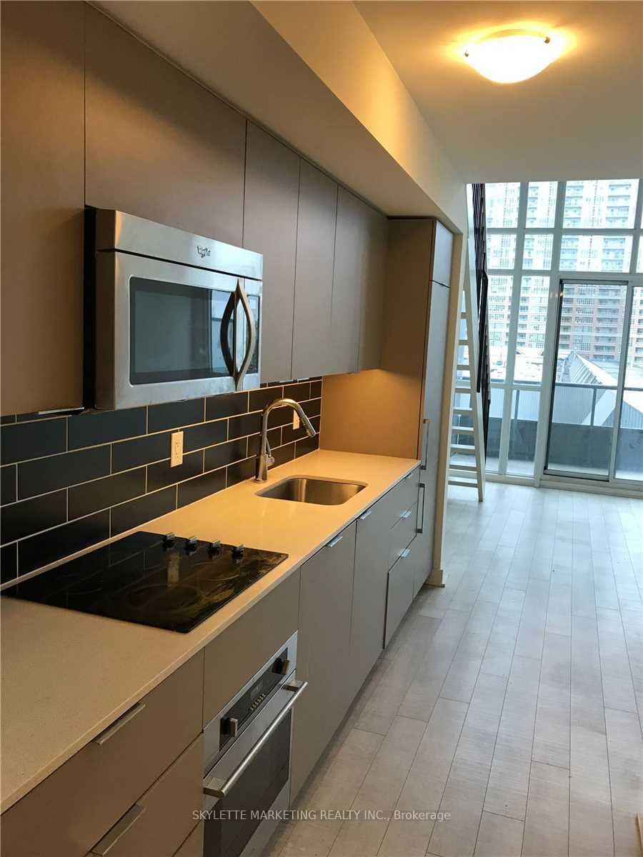 #436 - 5 Hanna Avenue Property Photo 7