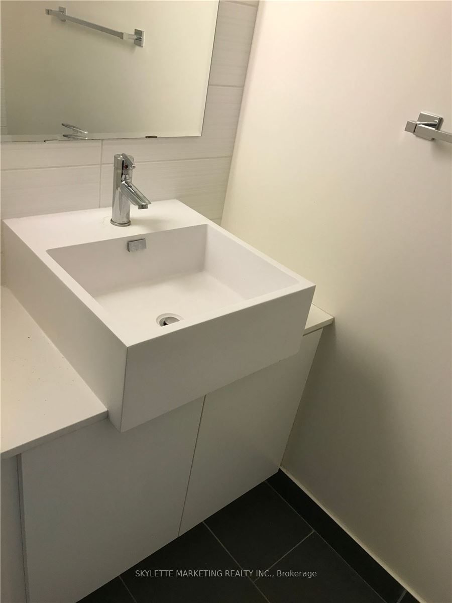 #436 - 5 Hanna Avenue Property Photo 8