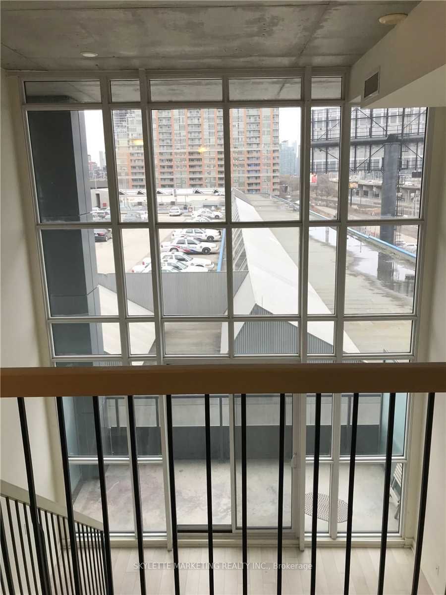 #436 - 5 Hanna Avenue Property Photo 9