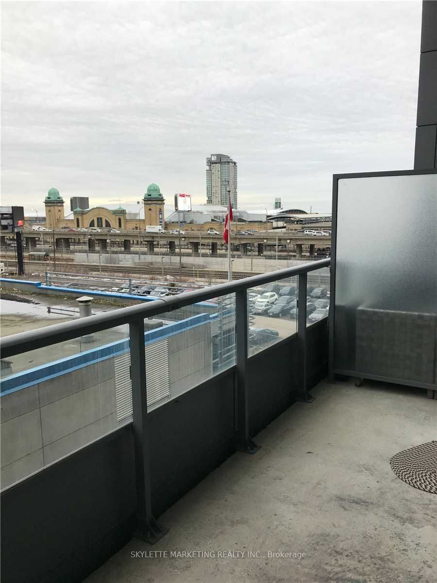 #436 - 5 Hanna Avenue Property Photo 15