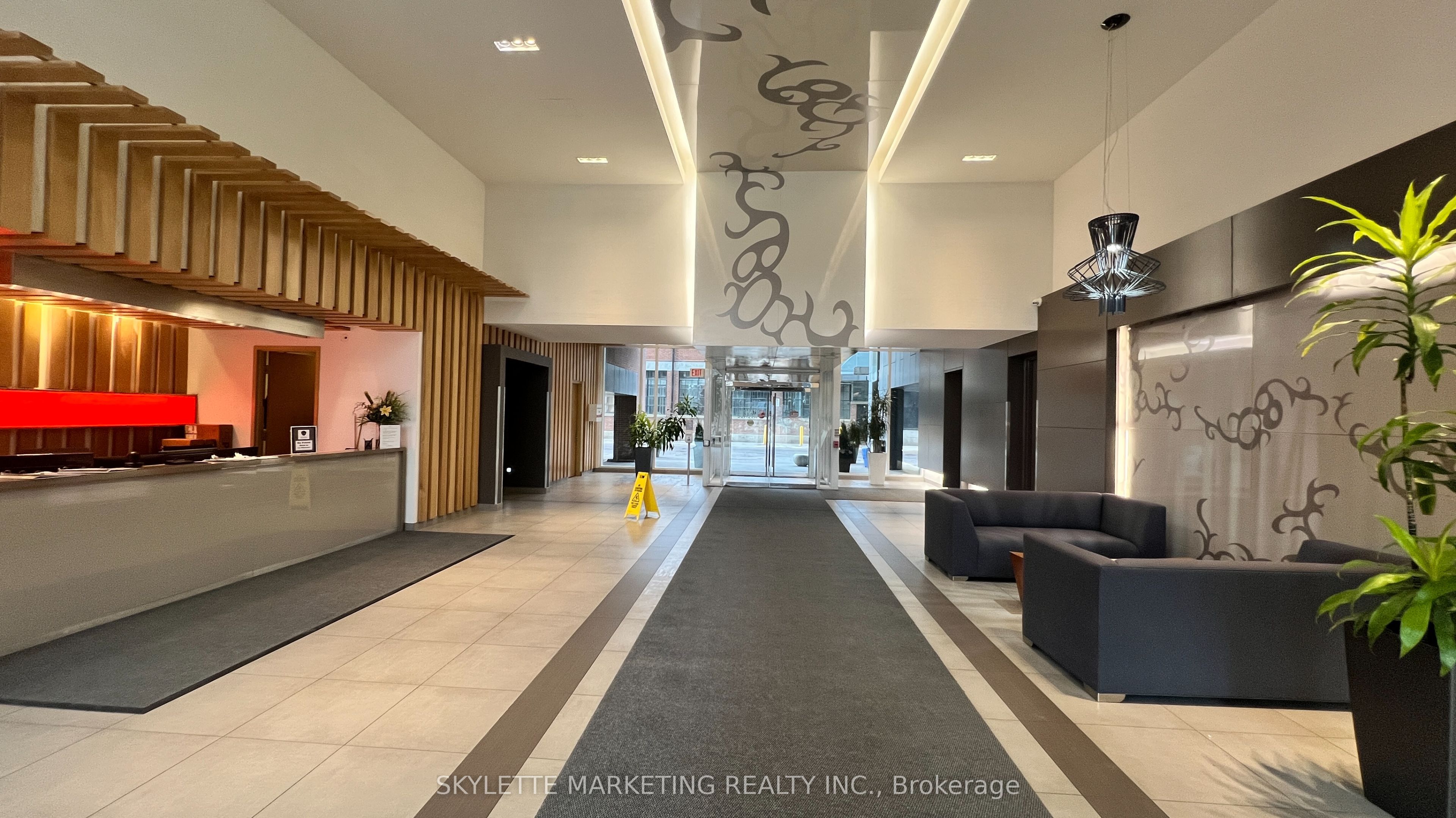 #436 - 5 Hanna Avenue Property Photo 18