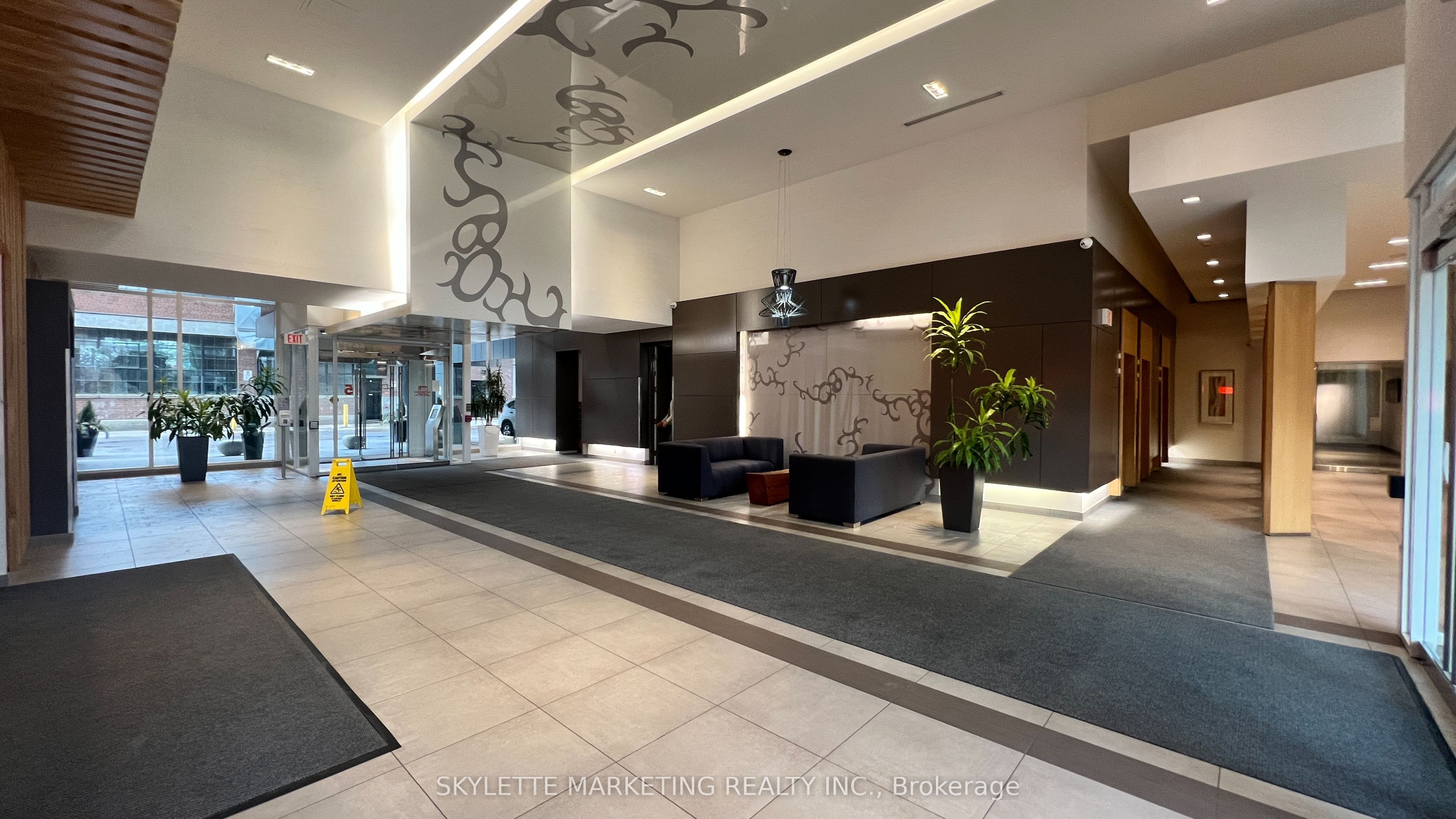 #436 - 5 Hanna Avenue Property Photo 19