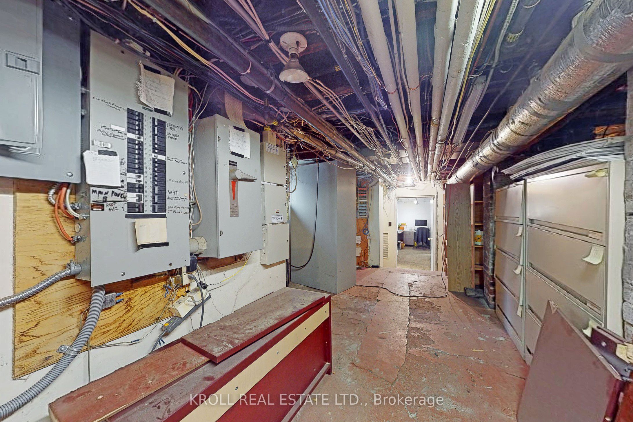 #1 - 17 Isabella Street Property Photo 38