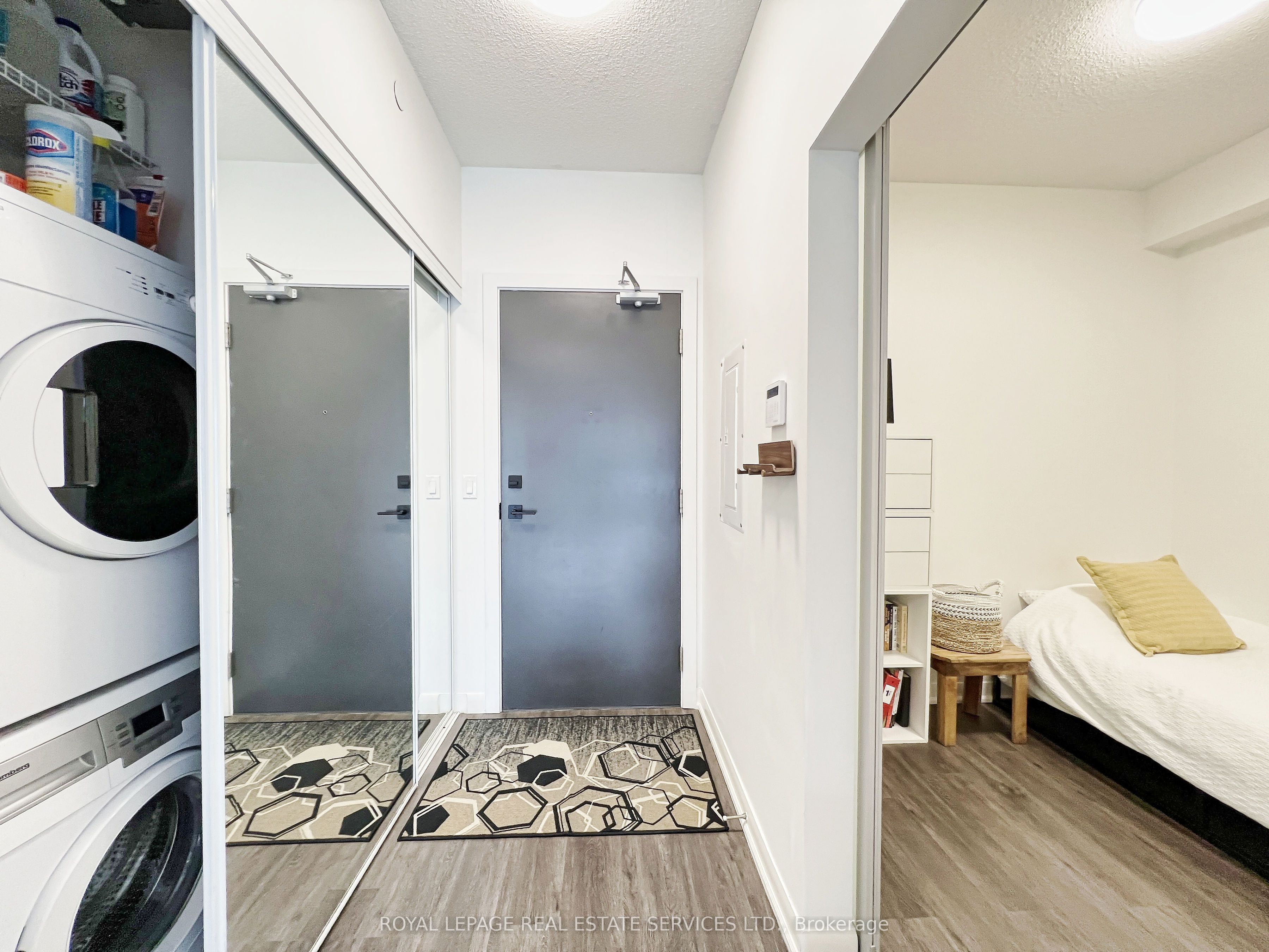 435 Richmond Street W 306 Property Photo 4