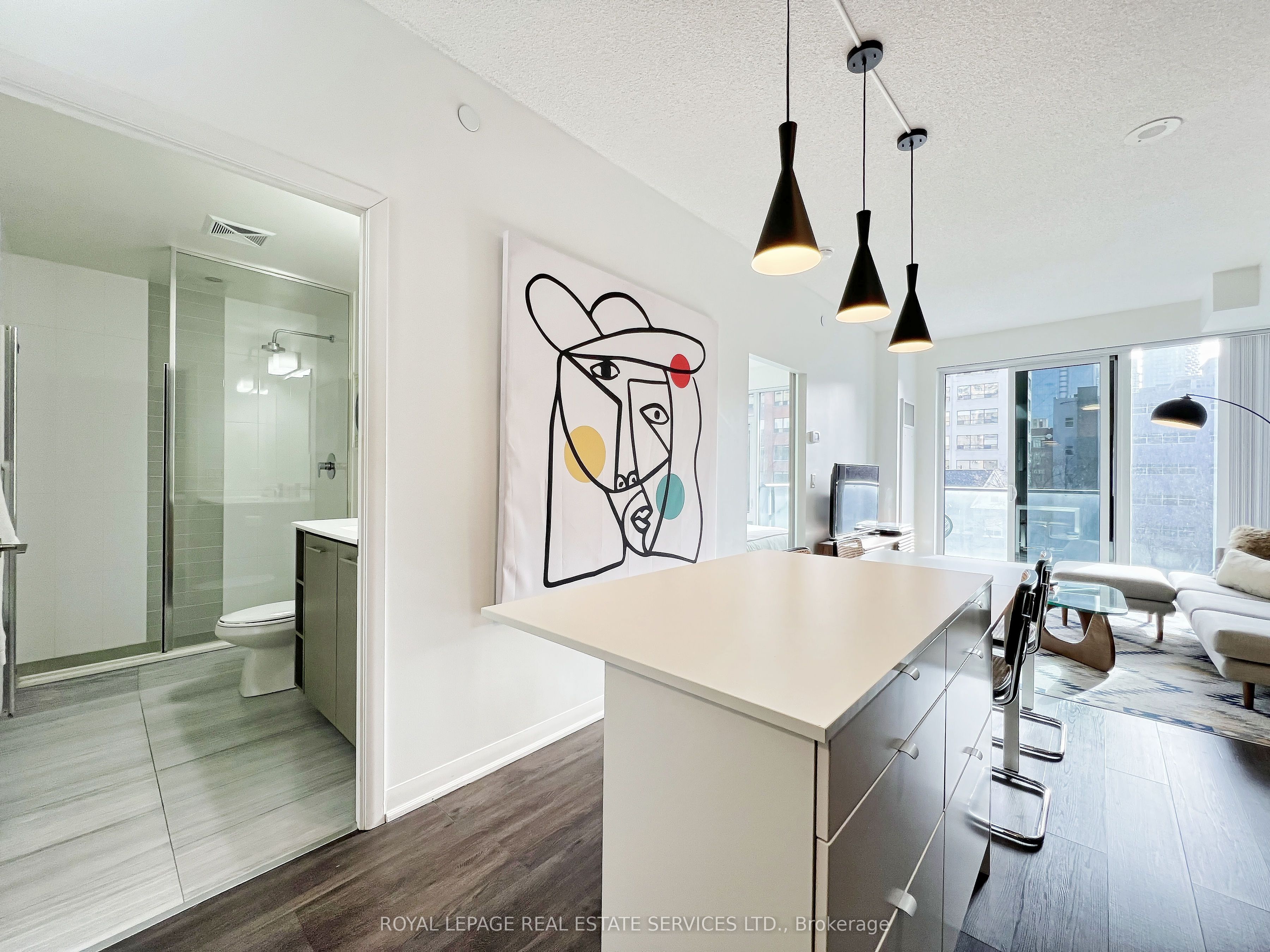 435 Richmond Street W 306 Property Photo 8
