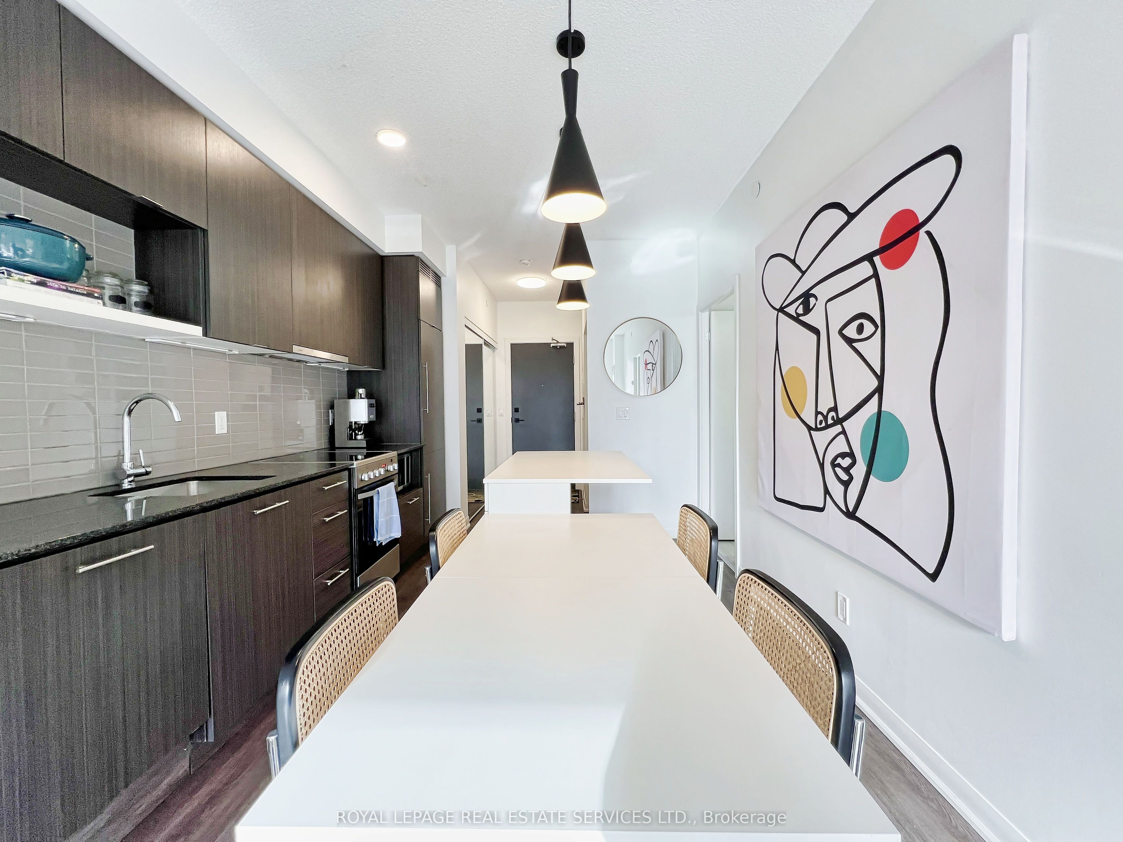 435 Richmond Street W 306 Property Photo 12