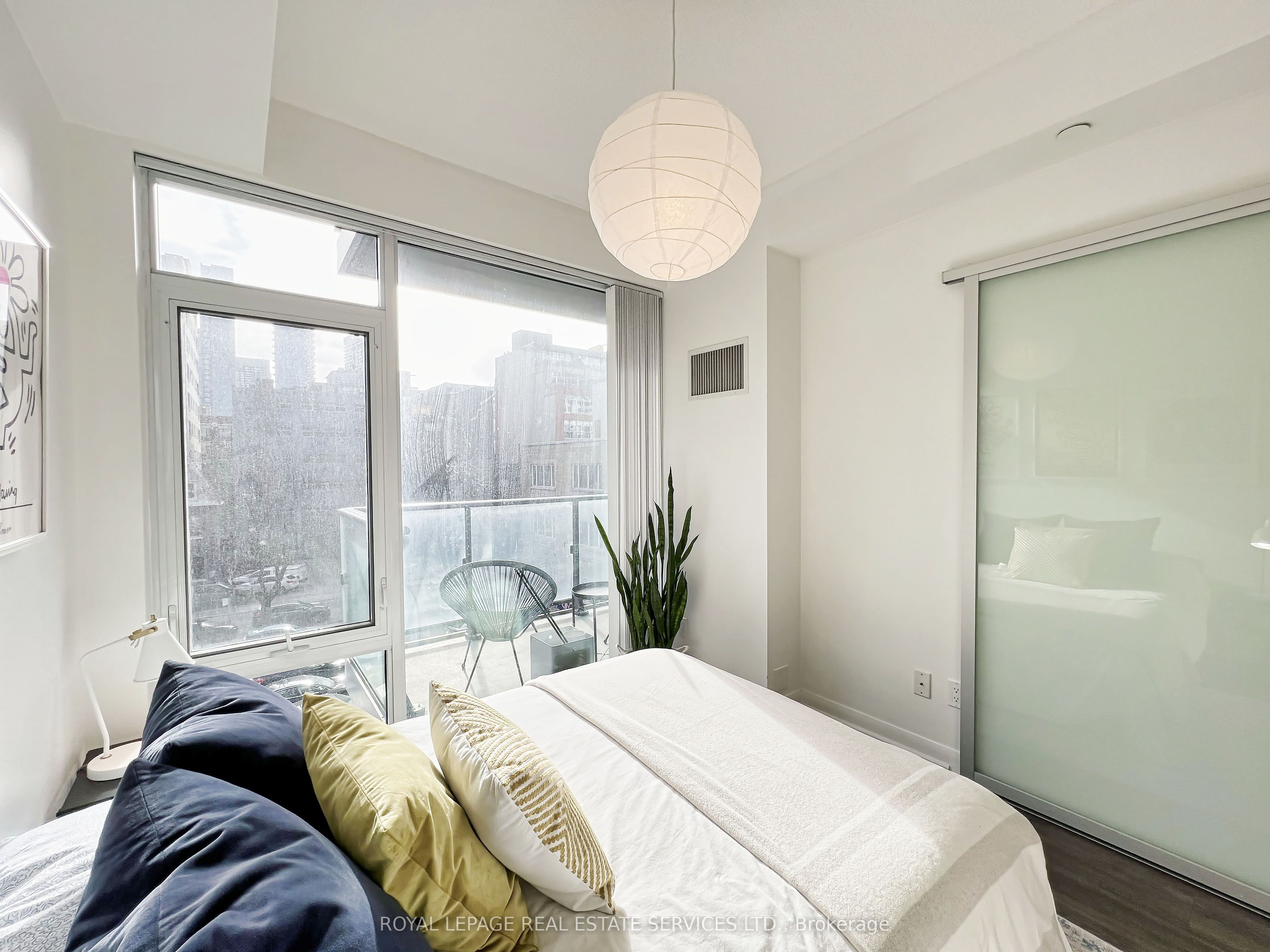 435 Richmond Street W 306 Property Photo 25