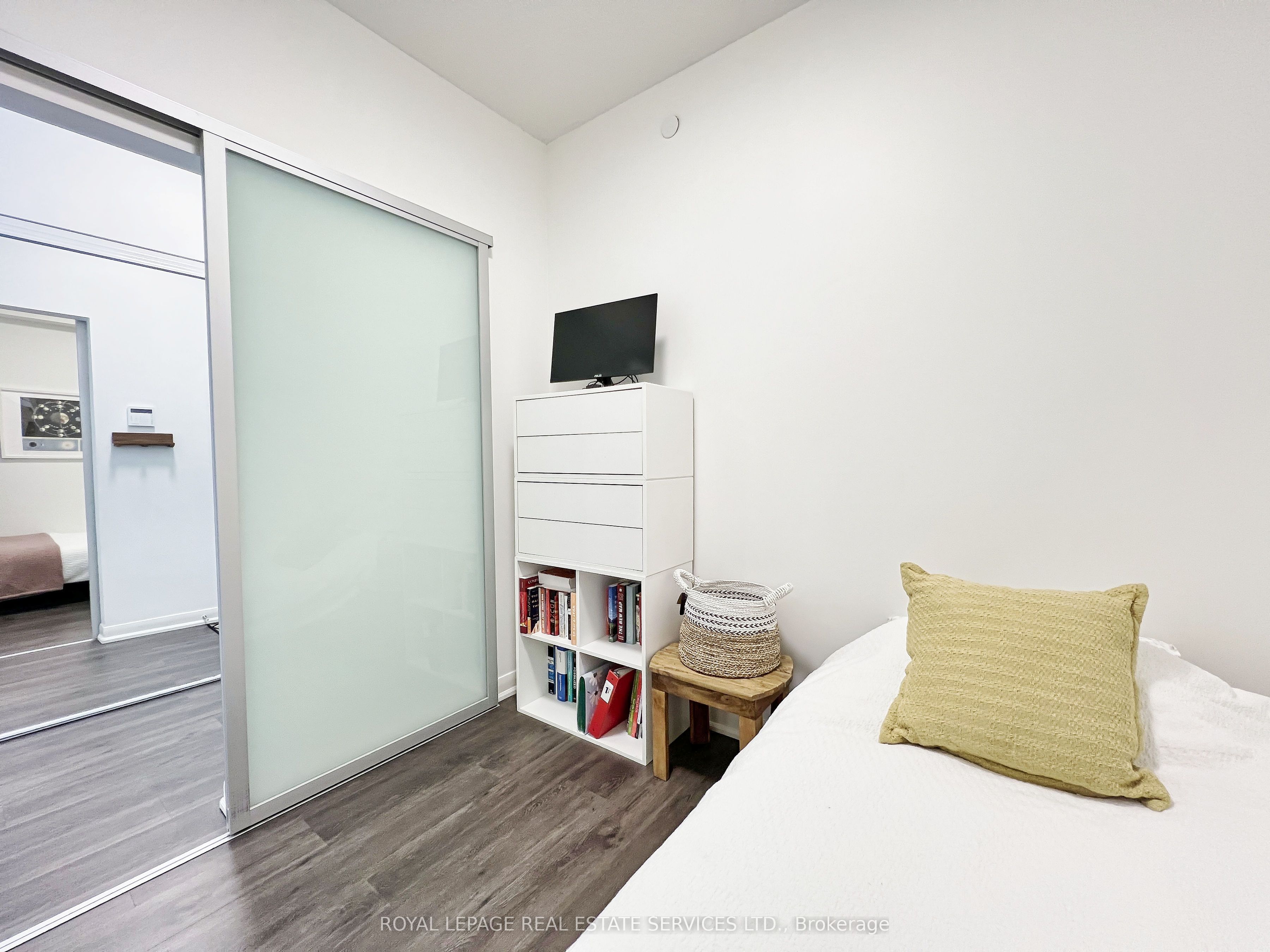 435 Richmond Street W 306 Property Photo 33