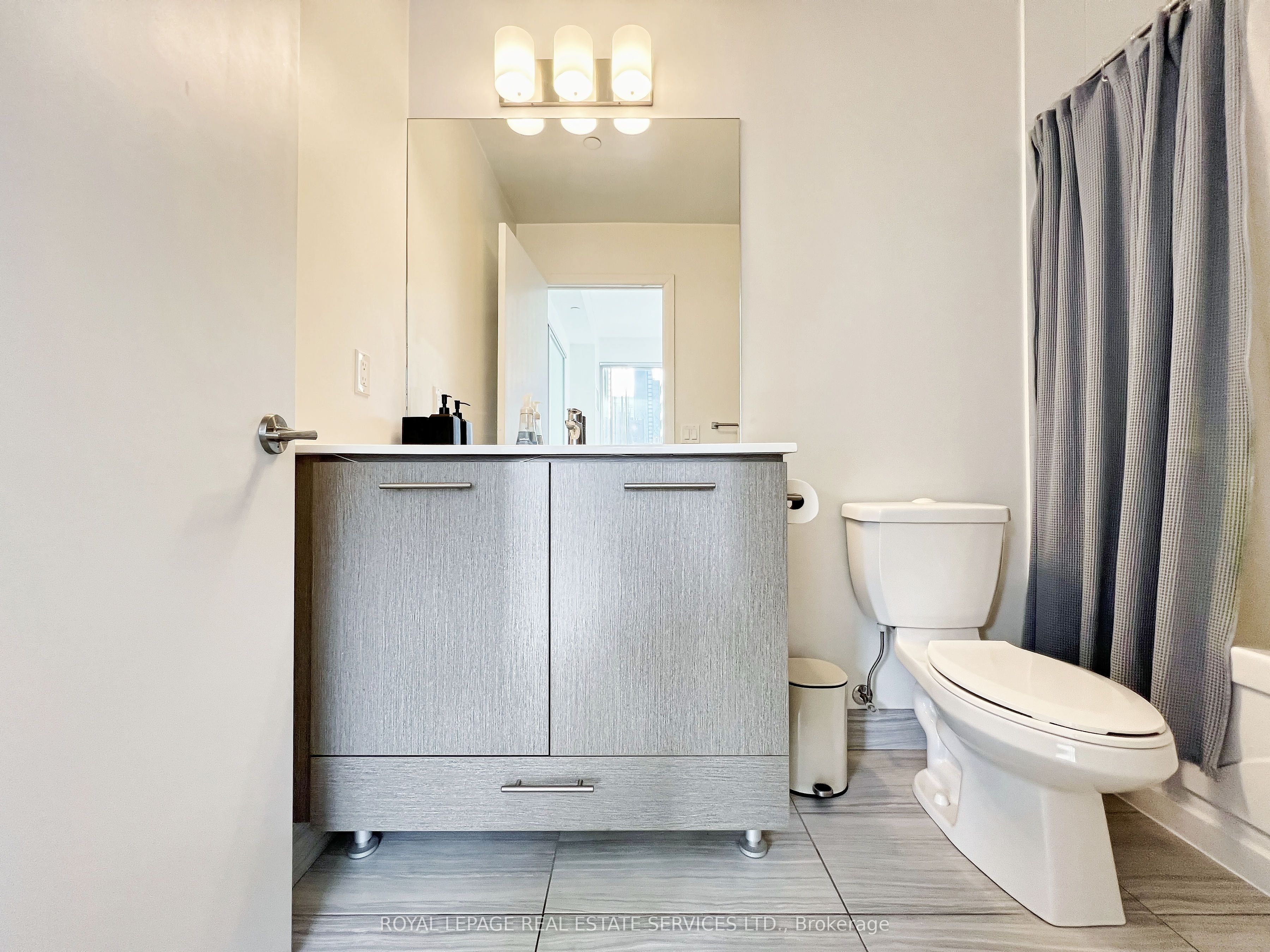 435 Richmond Street W 306 Property Photo 36