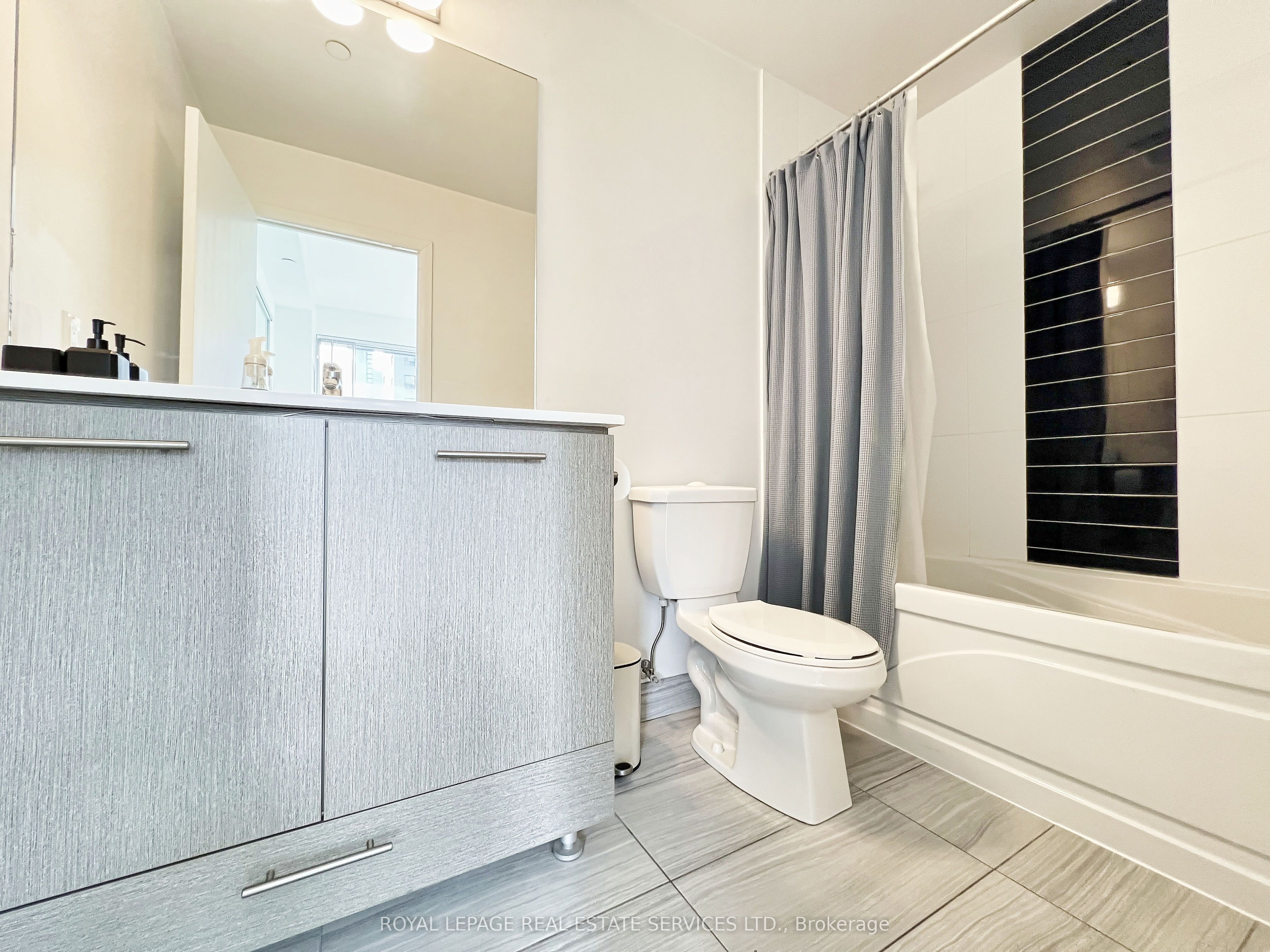 435 Richmond Street W 306 Property Photo 37