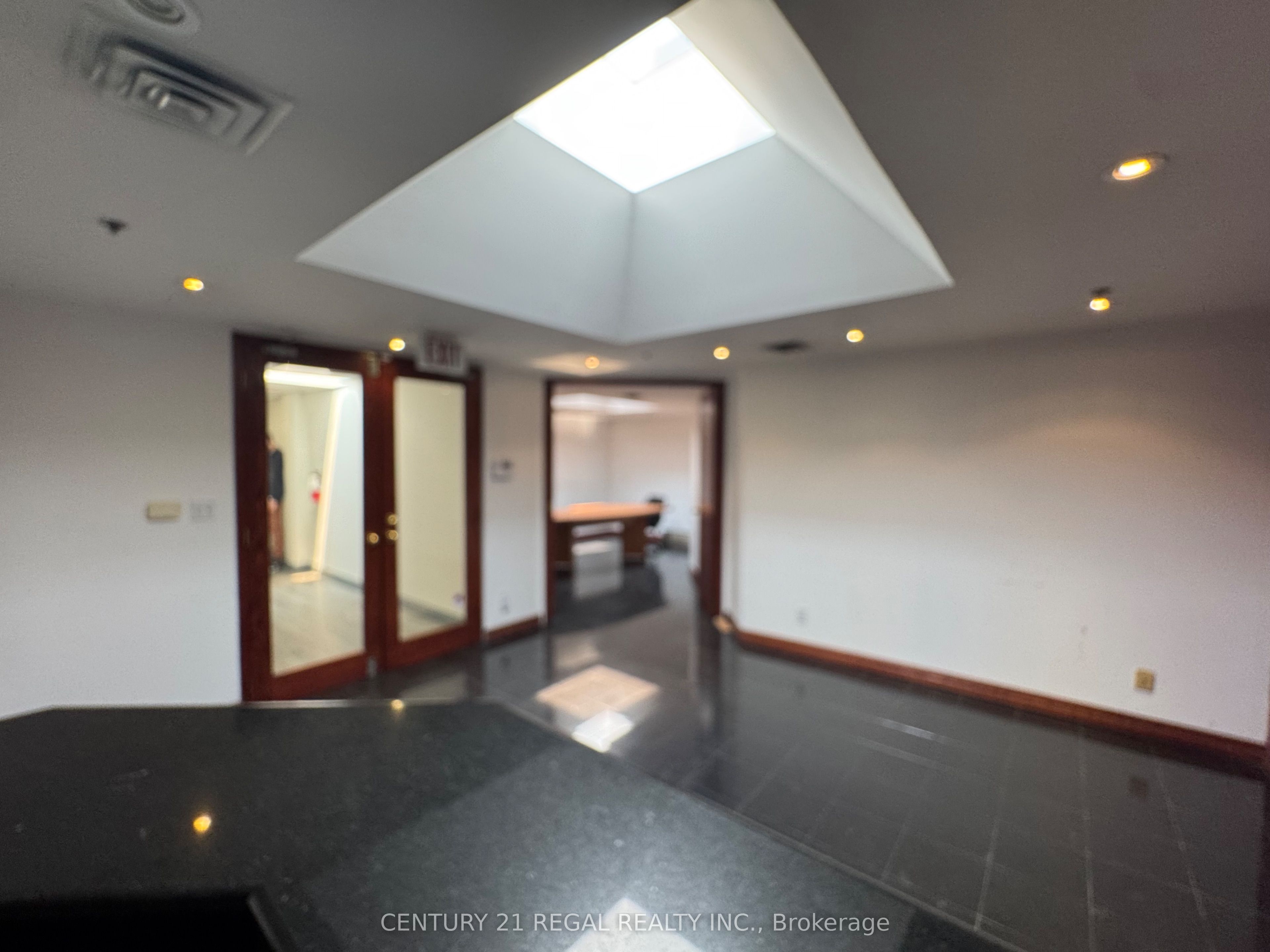 637 College Street 200 Property Photo 4