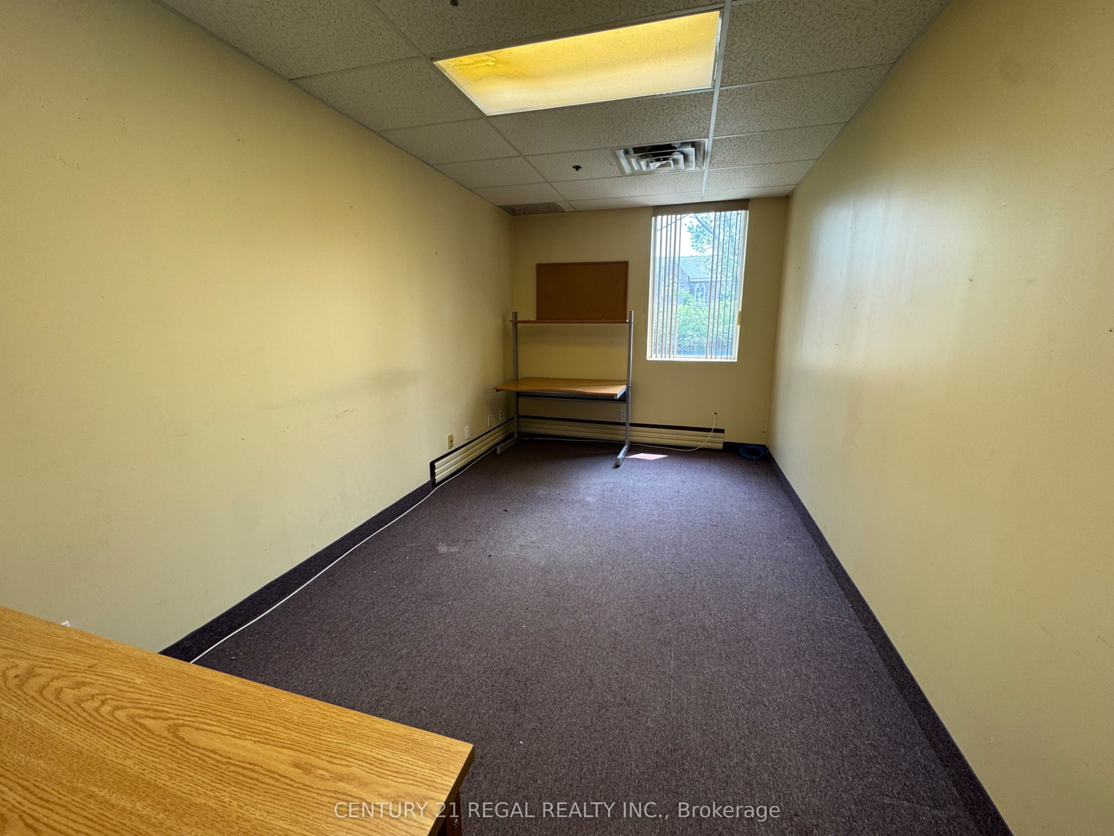 637 College Street 200 Property Photo 8