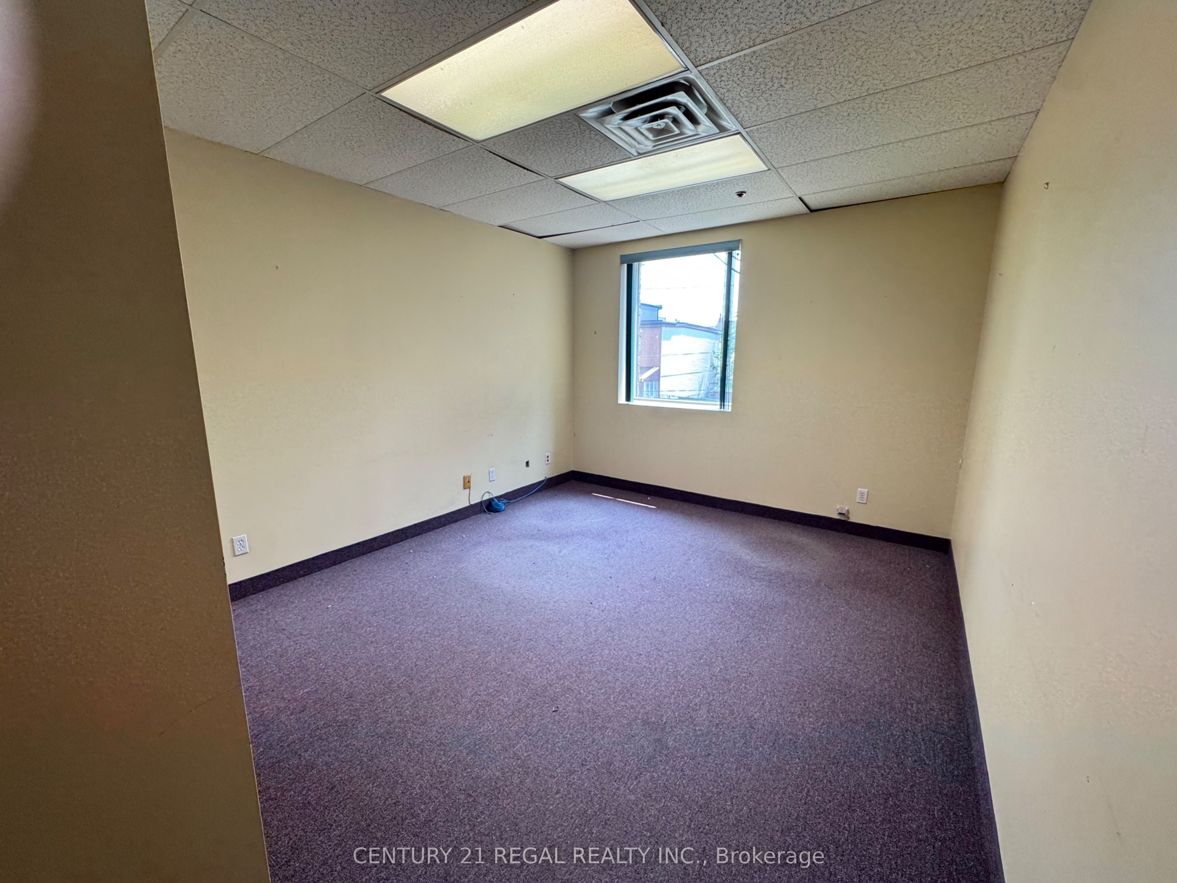 637 College Street 200 Property Photo 11