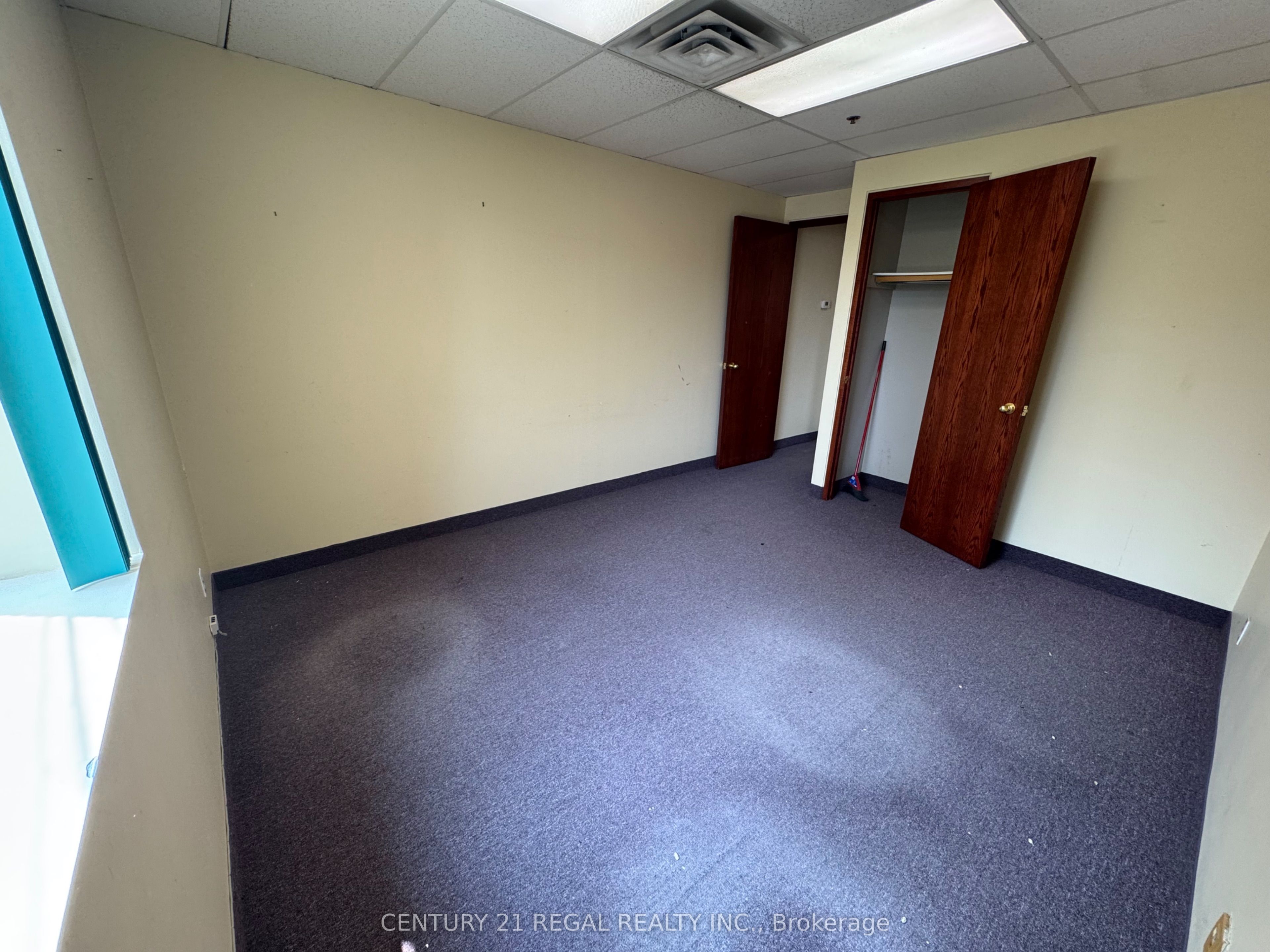 637 College Street 200 Property Photo 12