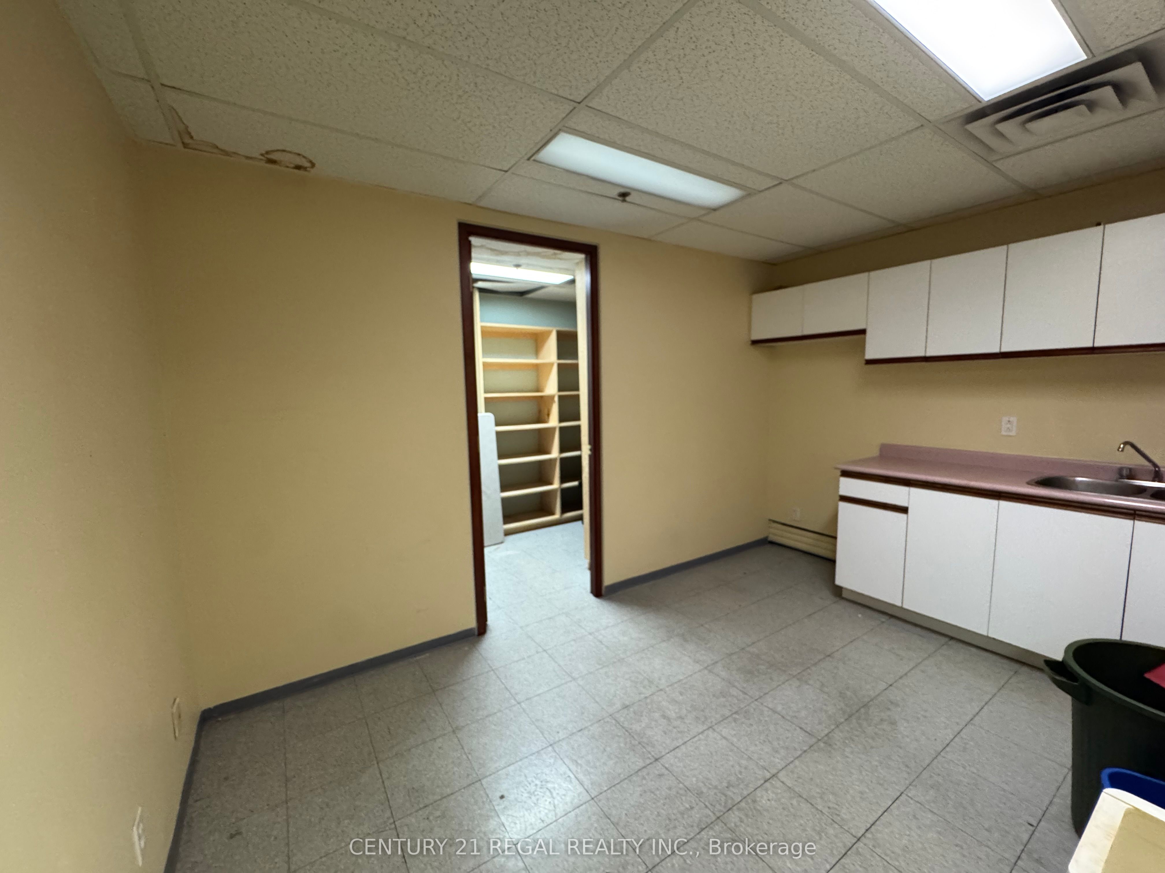 637 College Street 200 Property Photo 13