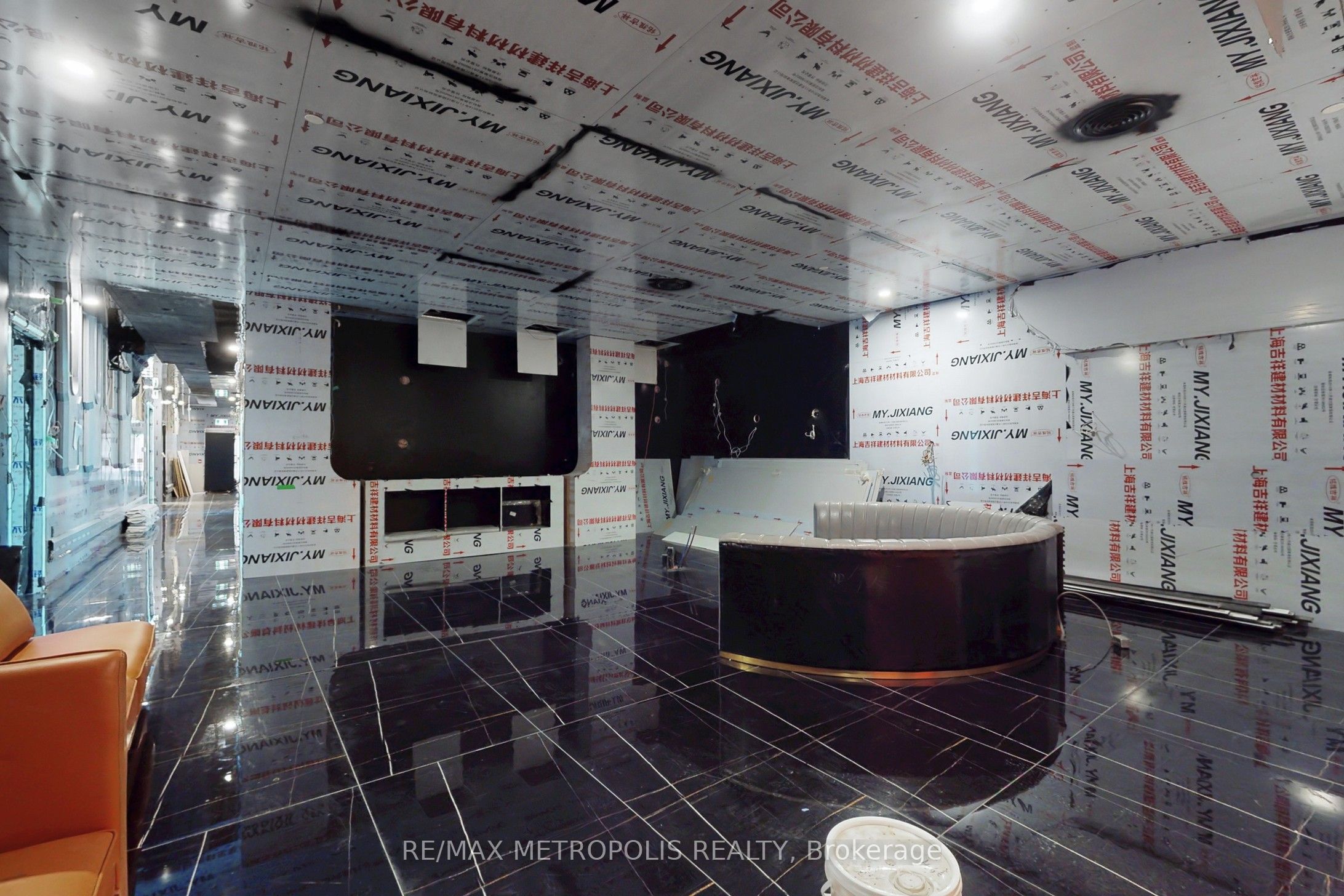155 Consumers Road 102 Property Photo 2