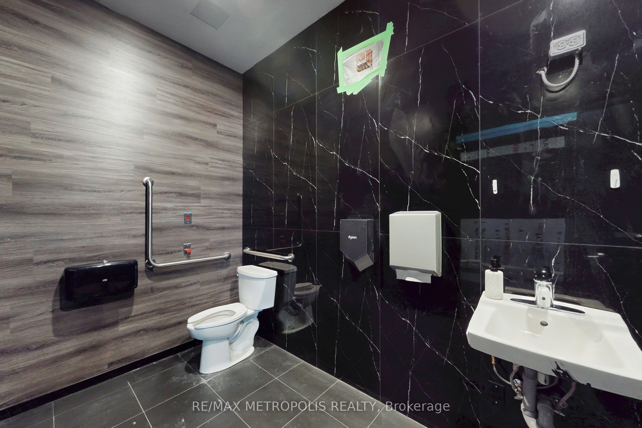 155 Consumers Road 102 Property Photo 9