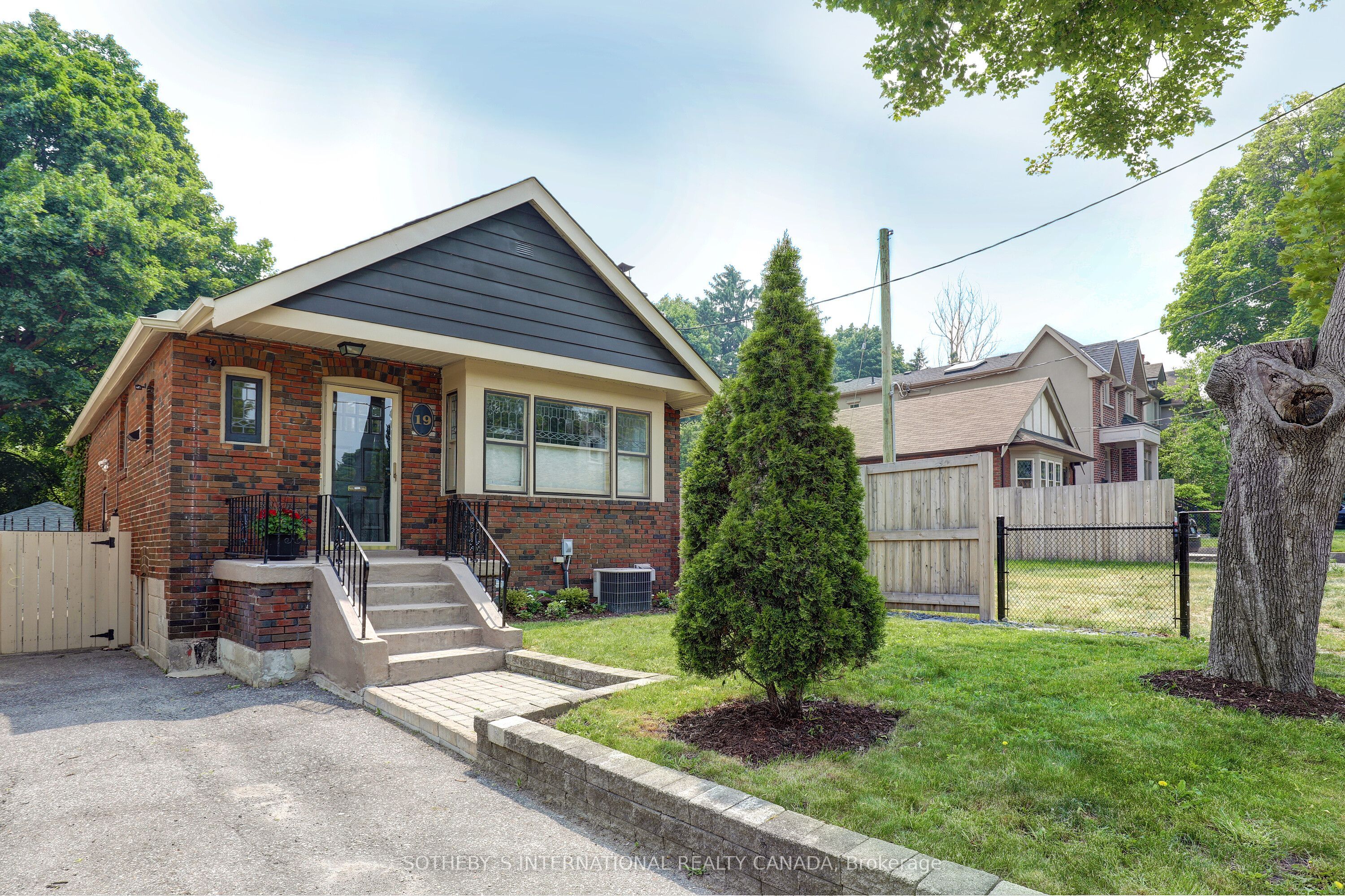 19 Southvale Drive Property Photo 1