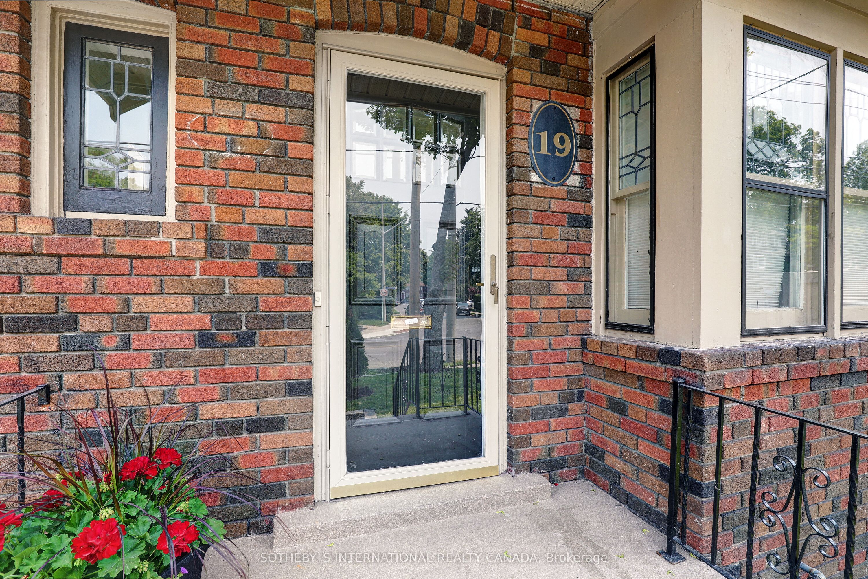 19 Southvale Drive Property Photo 3