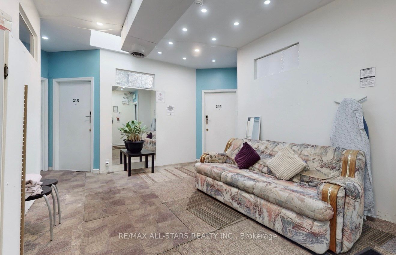 137 Jarvis Street Property Photo 8