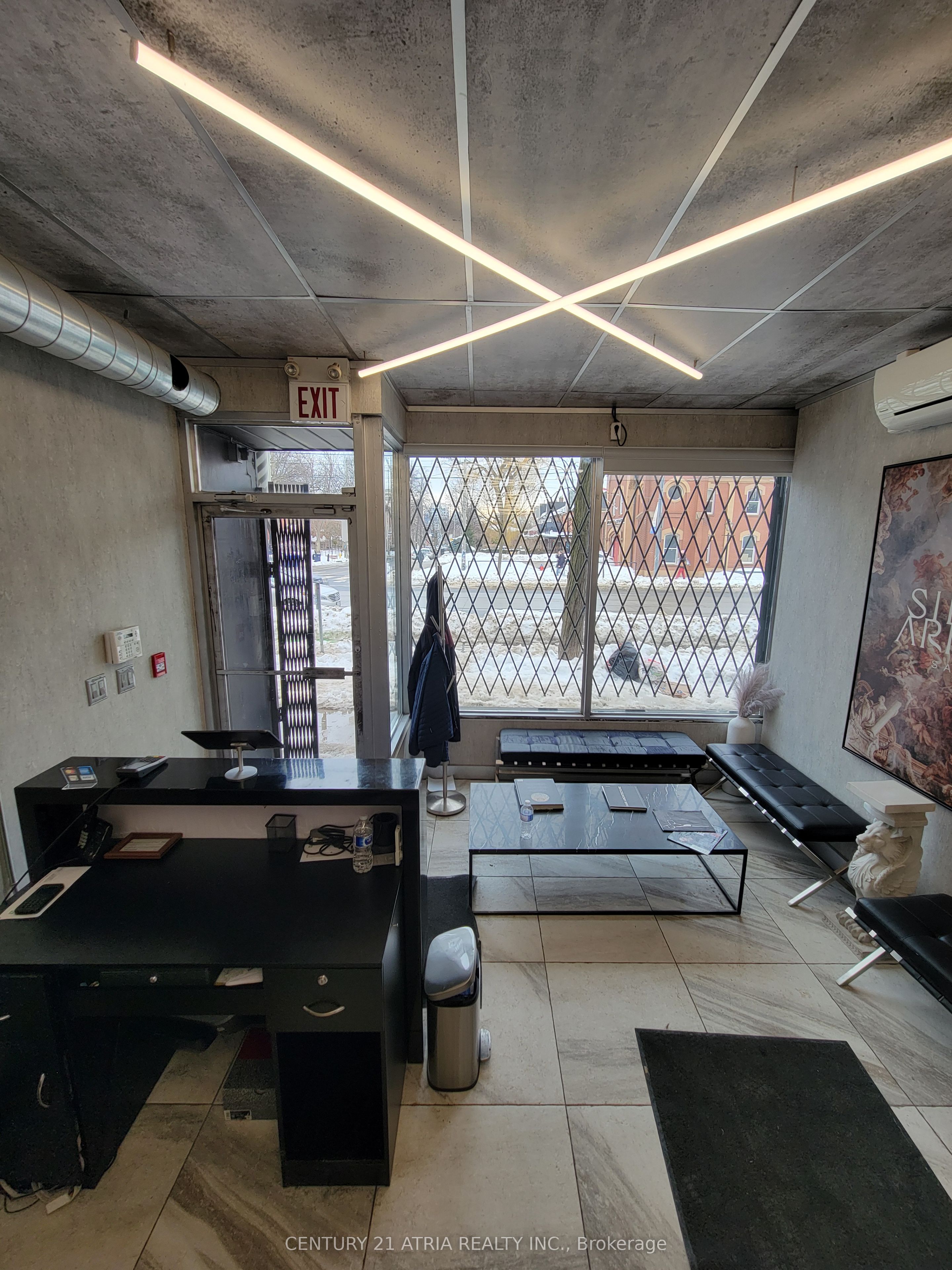 370 College Street Property Photo 6