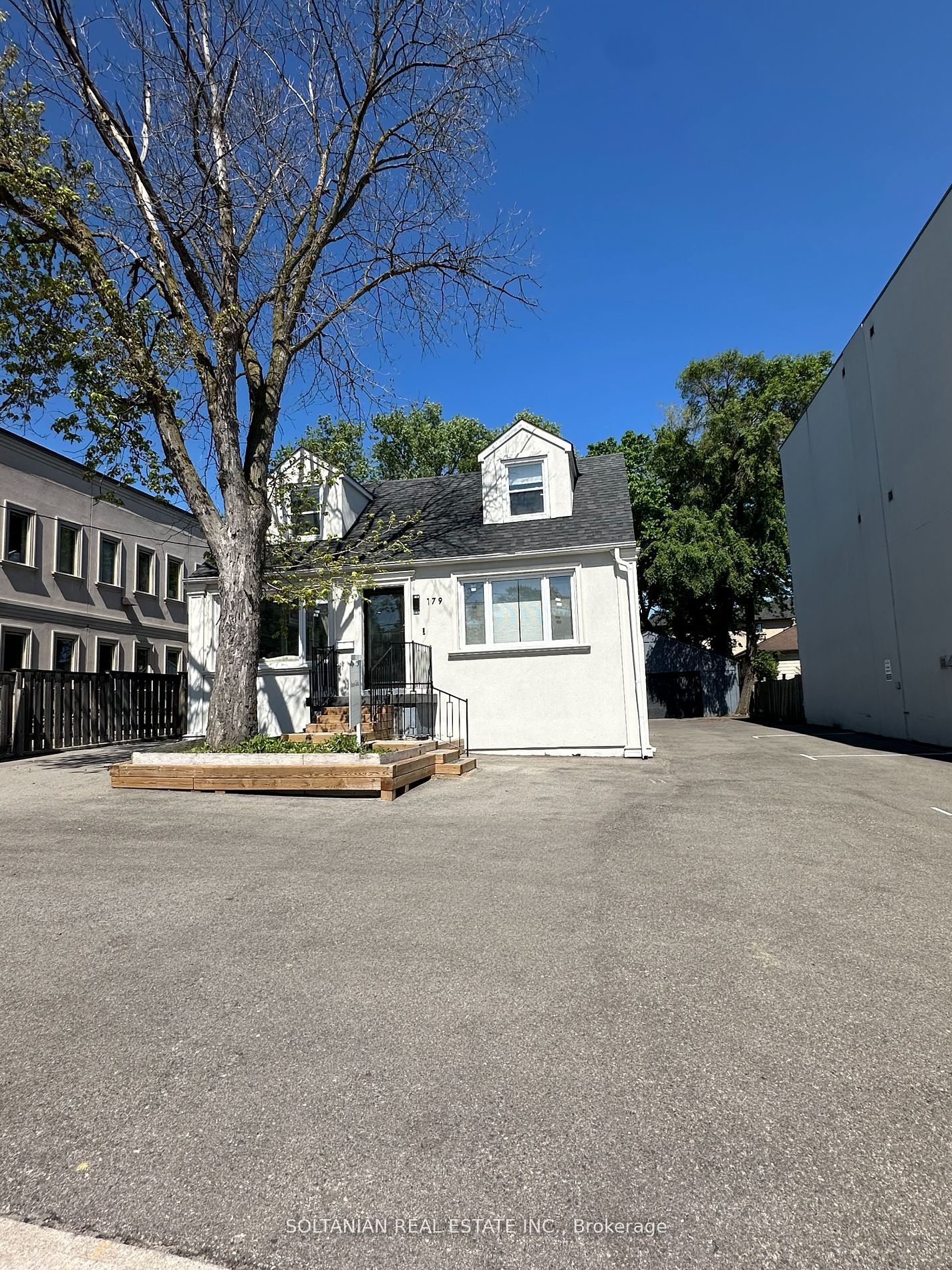 #LOWER - 179 Willowdale Avenue Property Photo 1