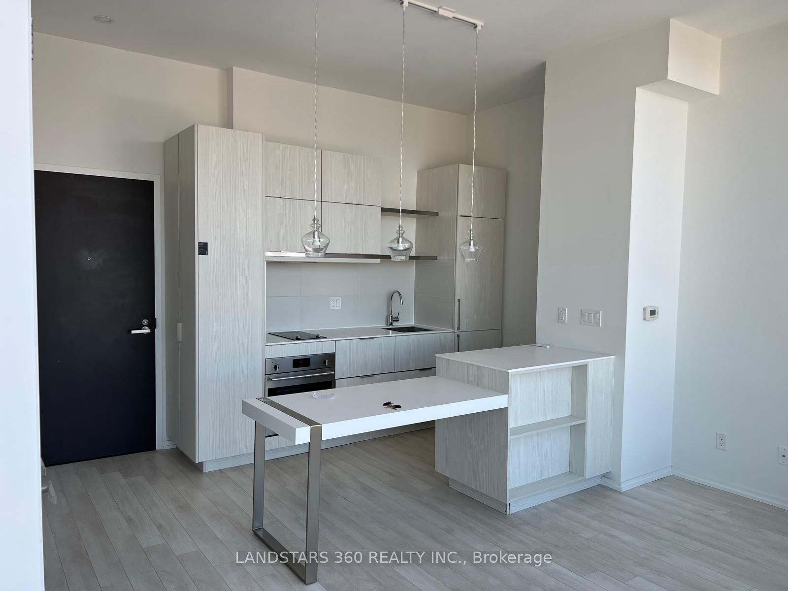 197 Yonge Street 6013 Property Photo 3